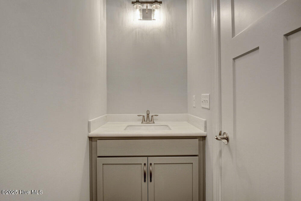 100533564 | Photo 15