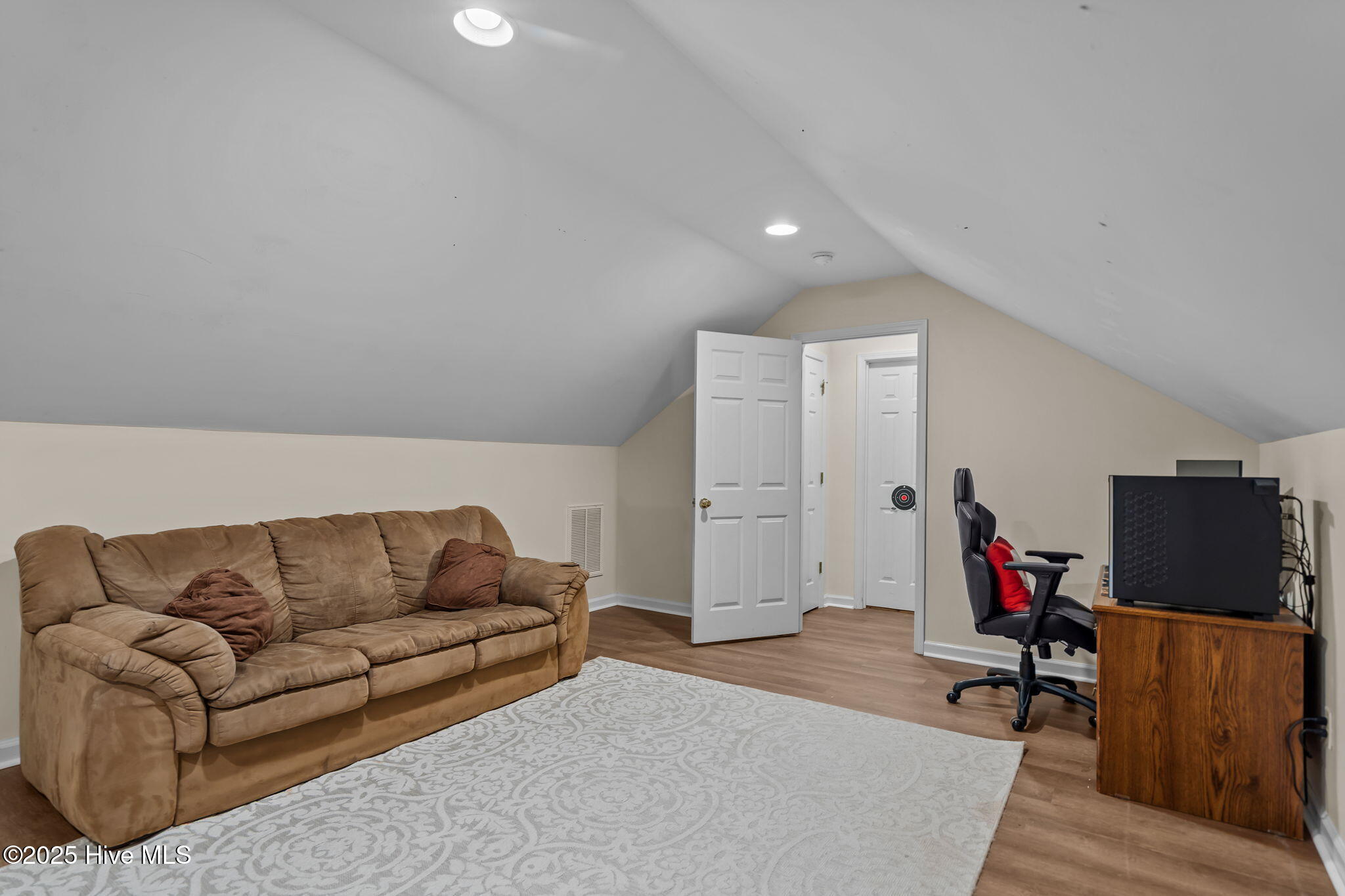 100536417 | Photo 33