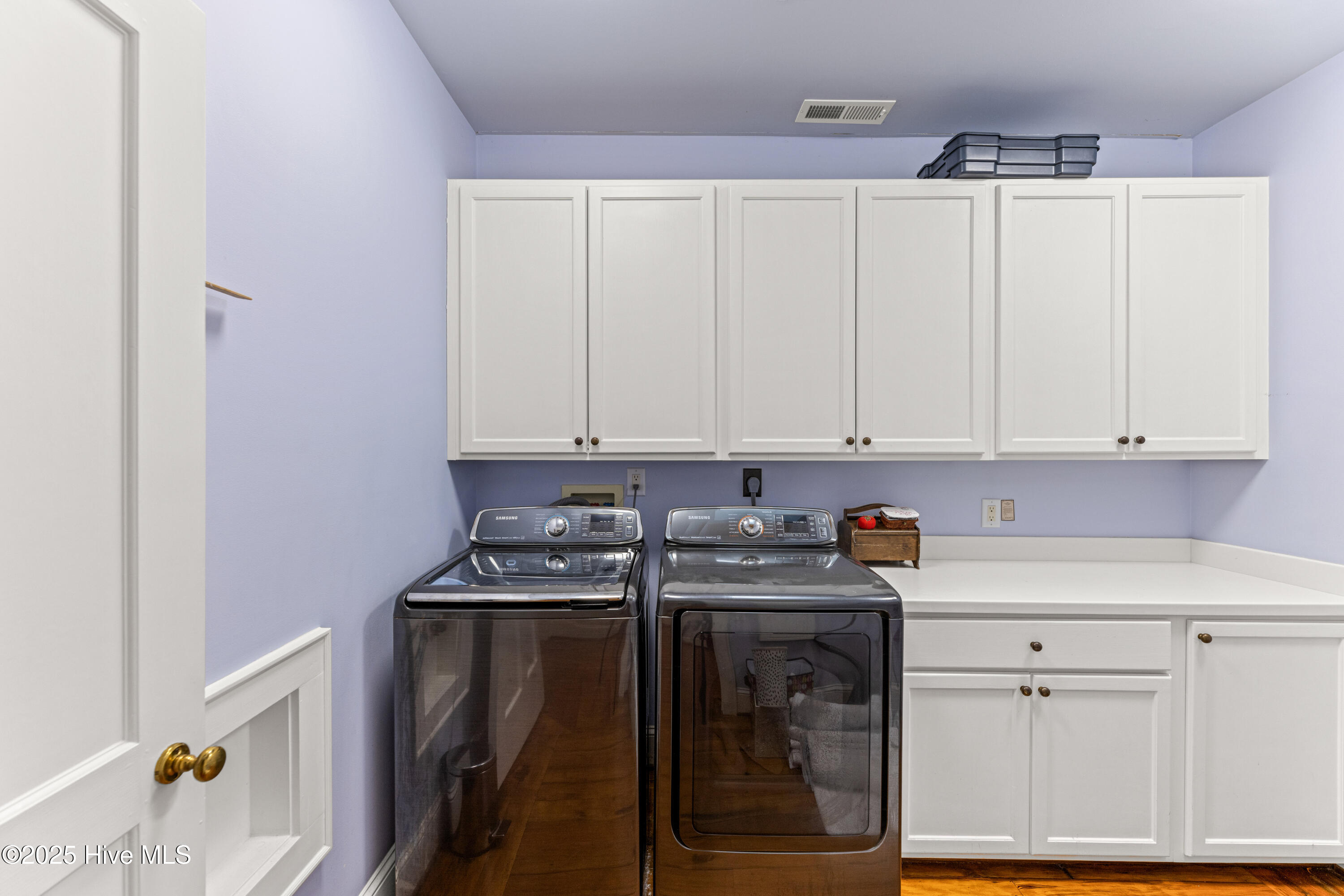 100531454 | Photo 42