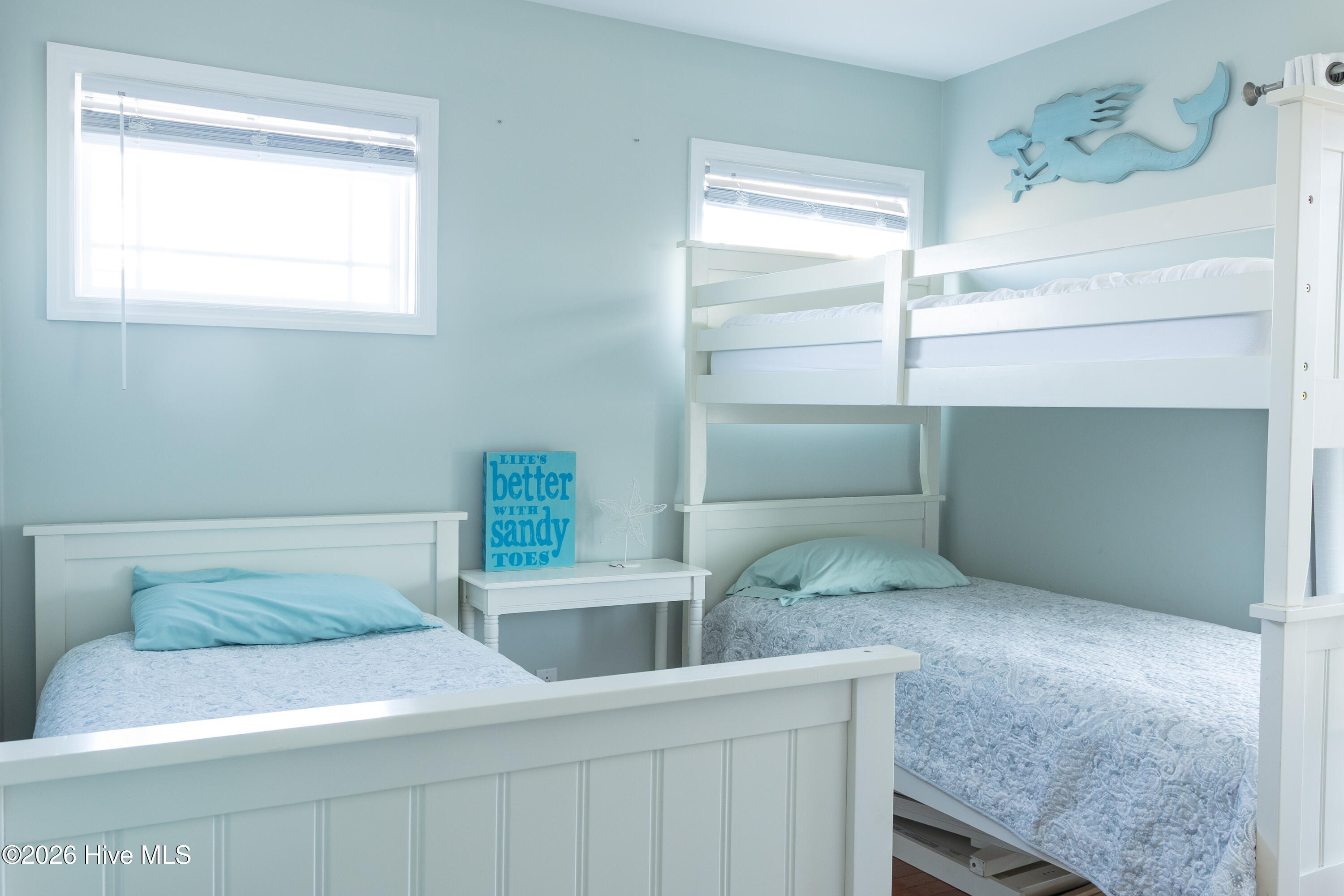 100559120 | Photo 25