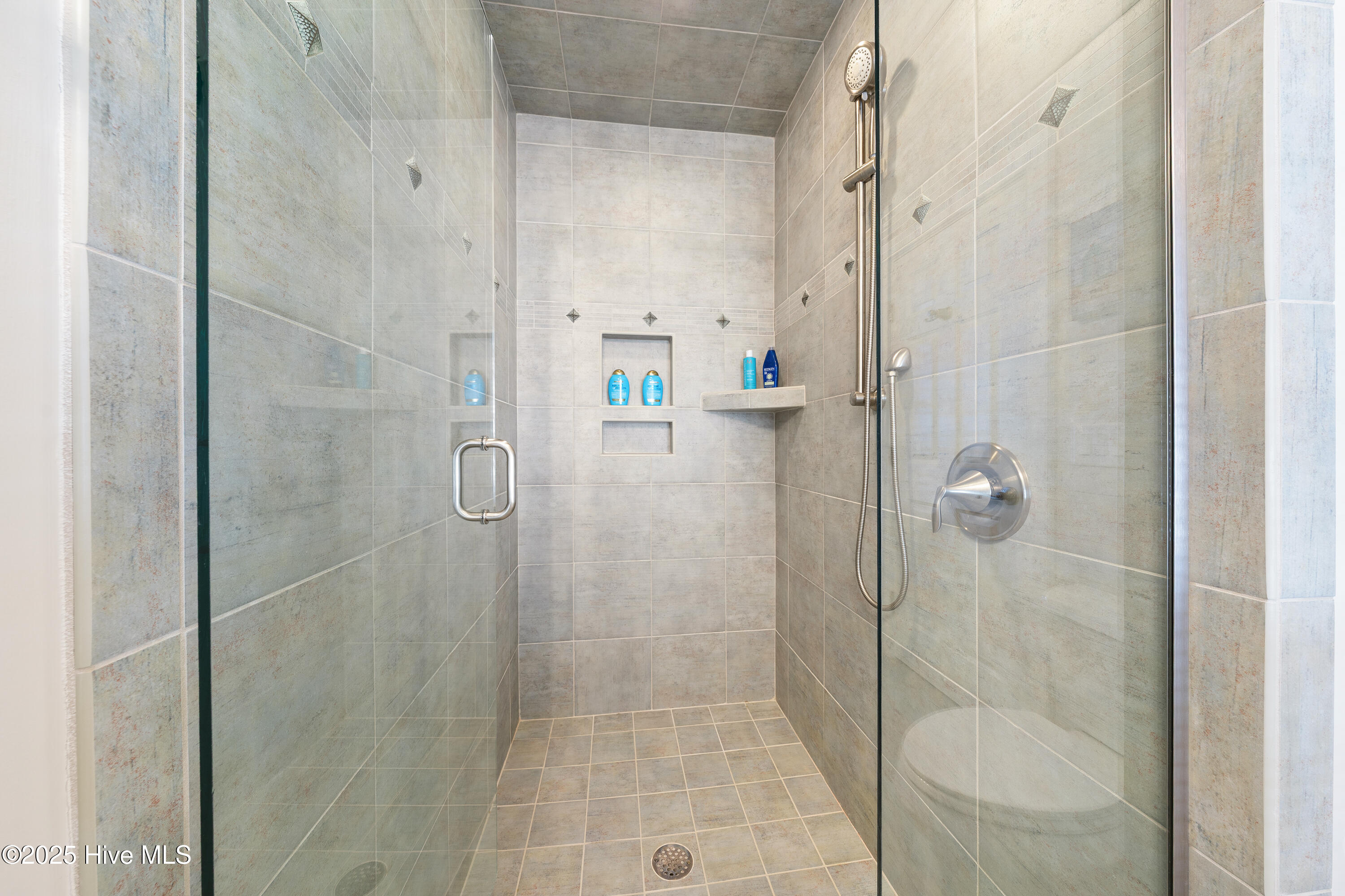 100541249 | Photo 23