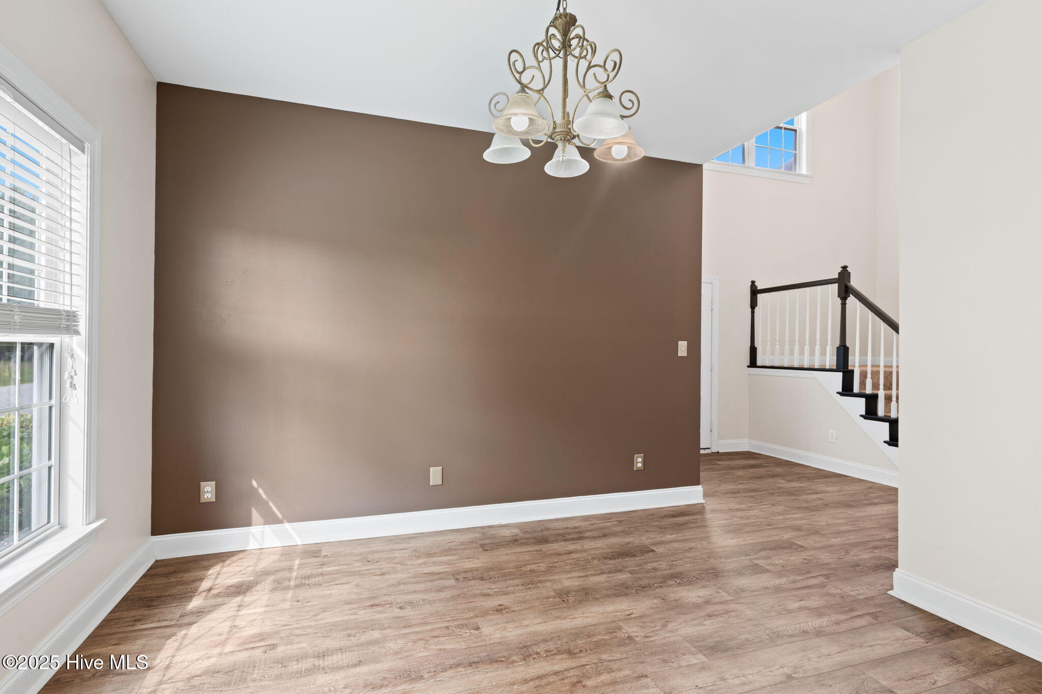 100532081 | Photo 36