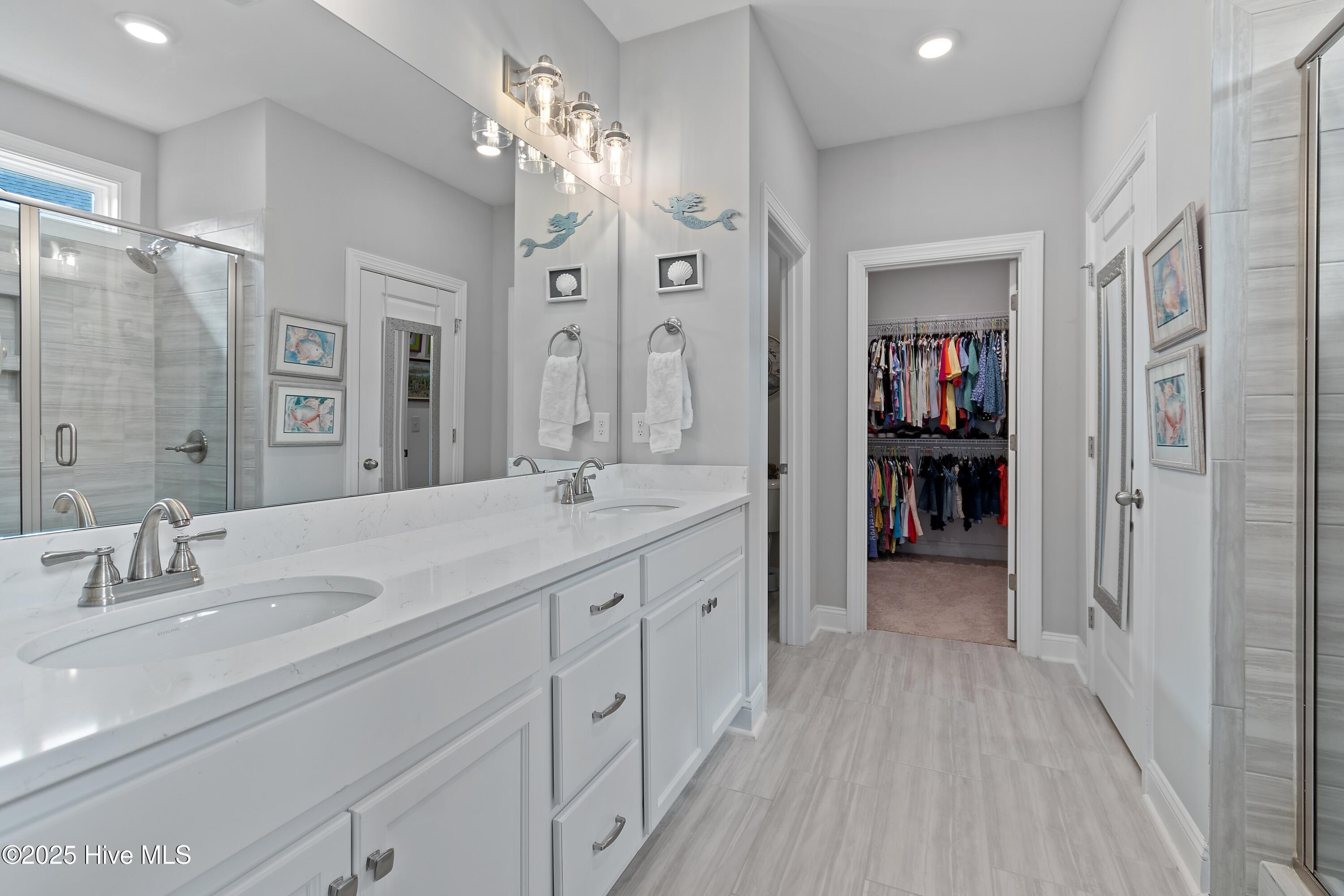 100527961 | Photo 31