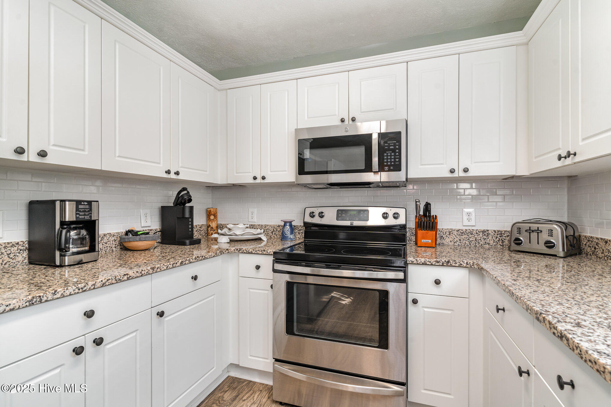 100497000 | Photo 14