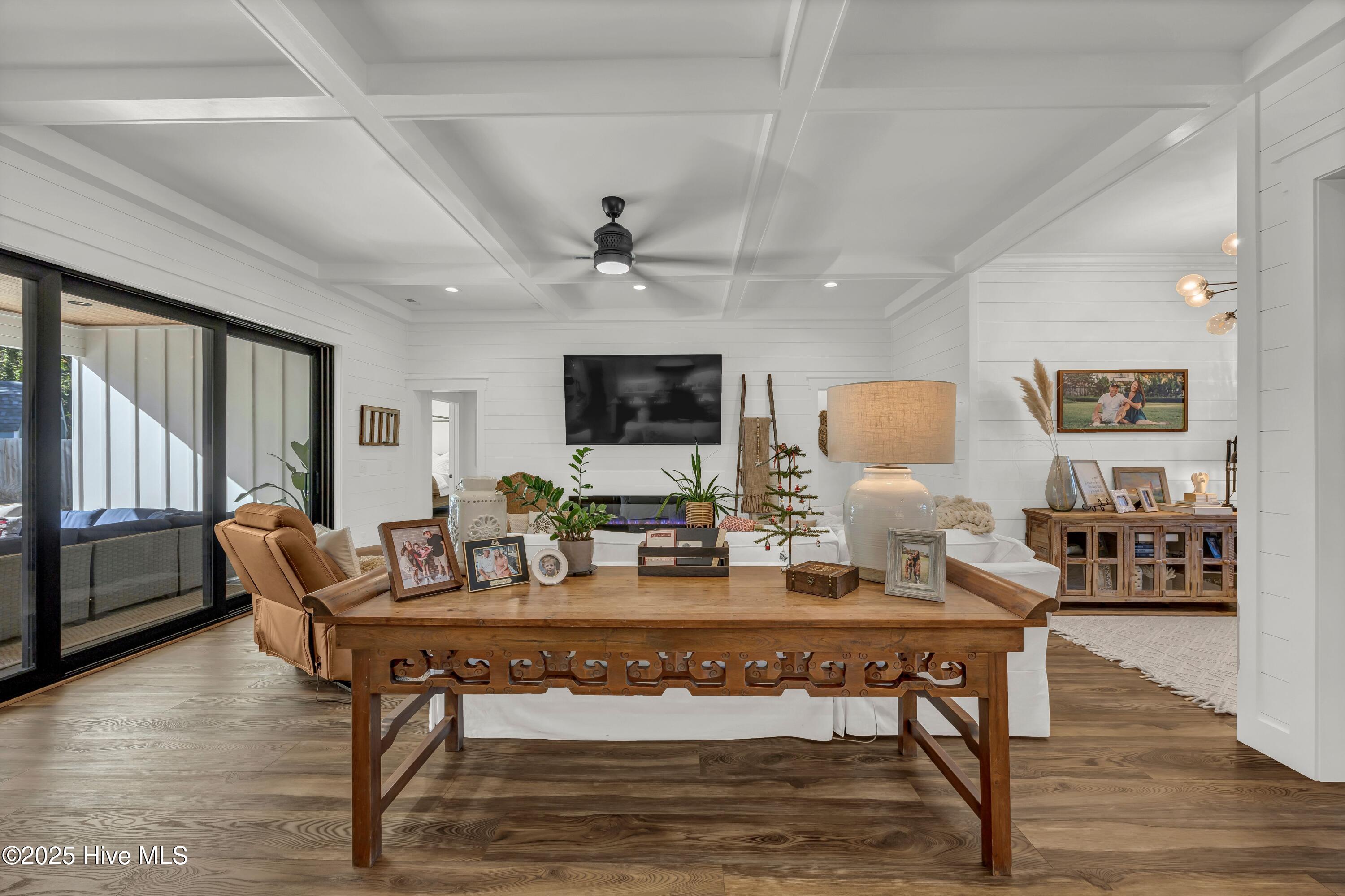 100543127 | Photo 15