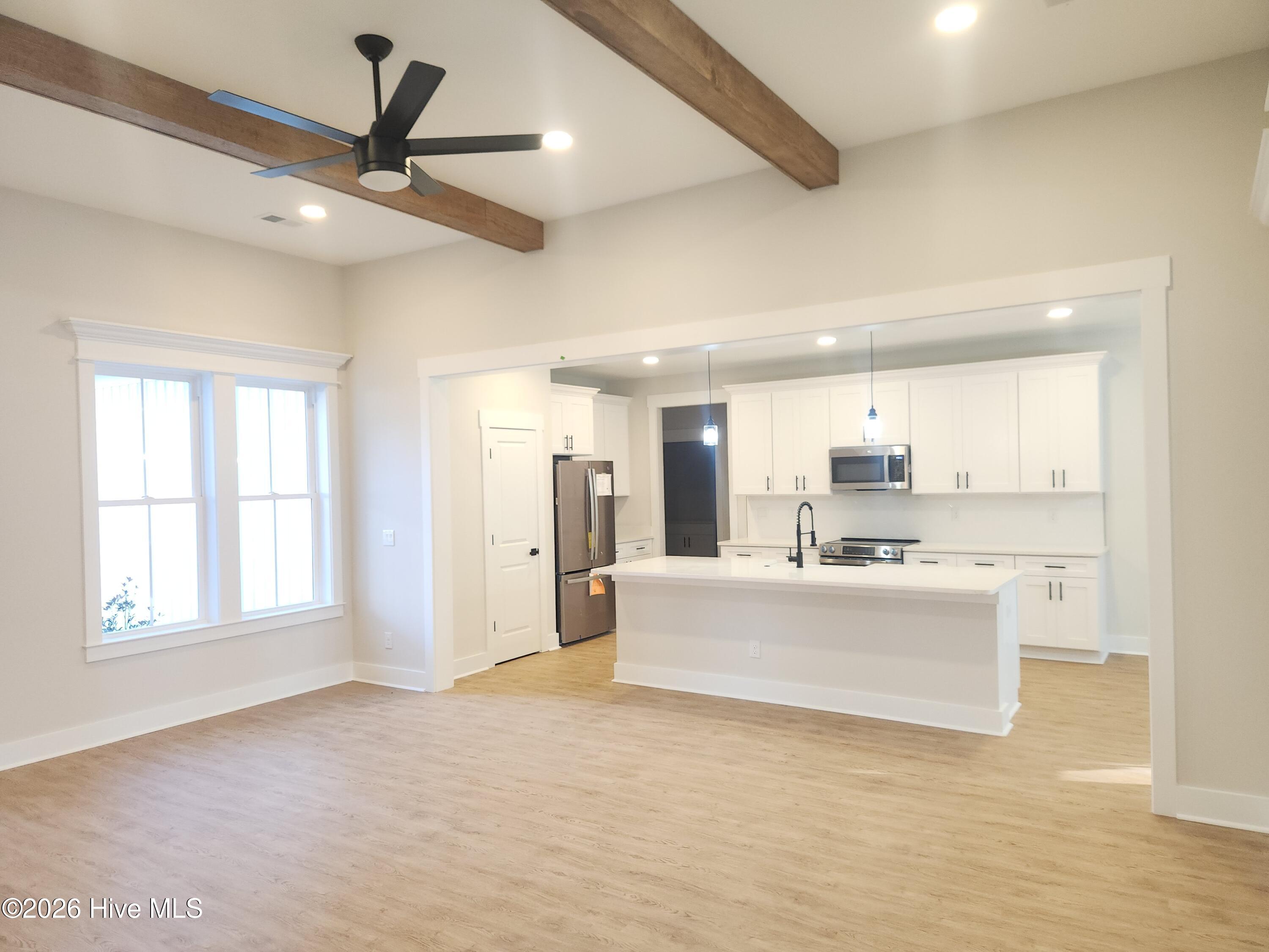 100554103 | Photo 40