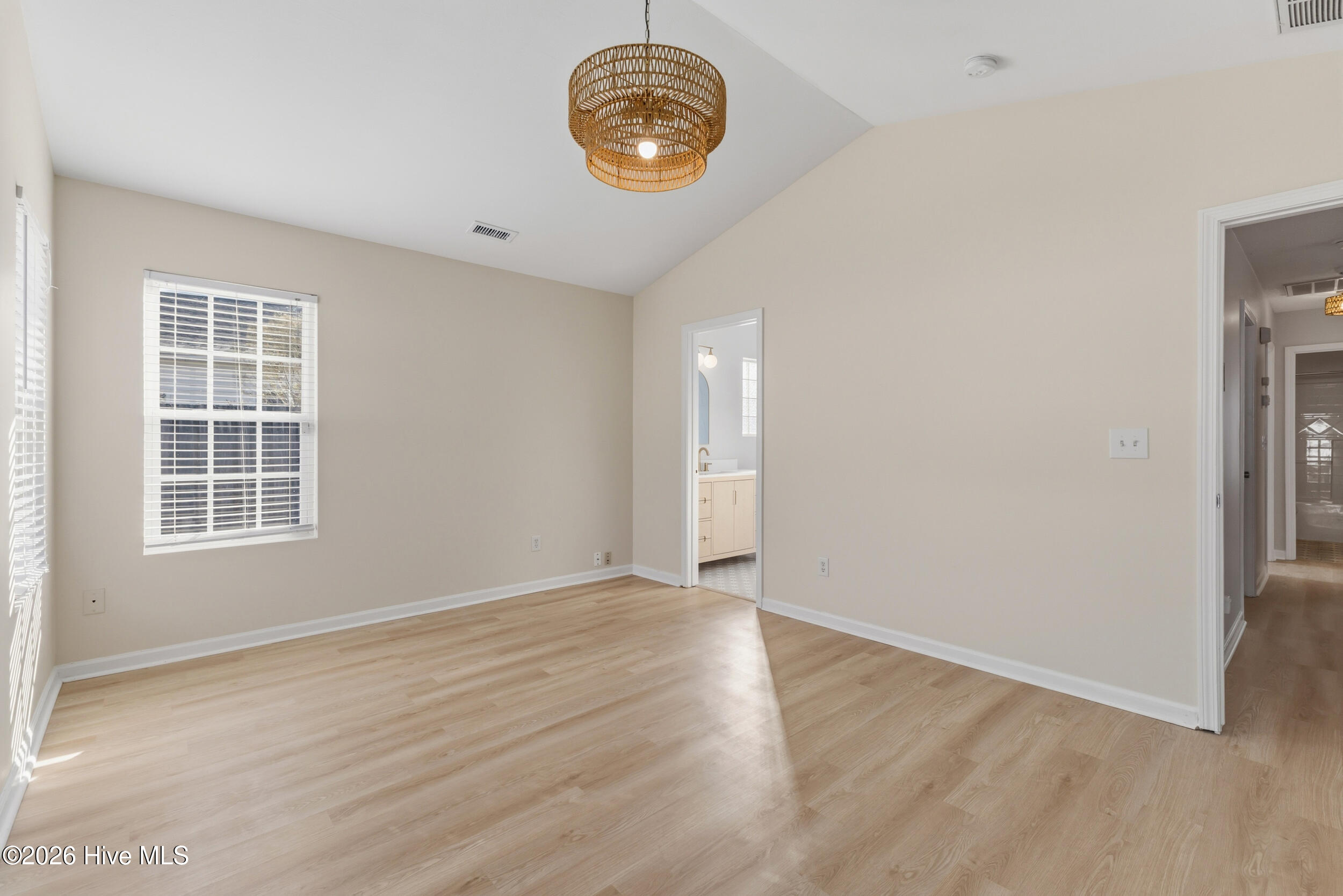 100553456 | Photo 23