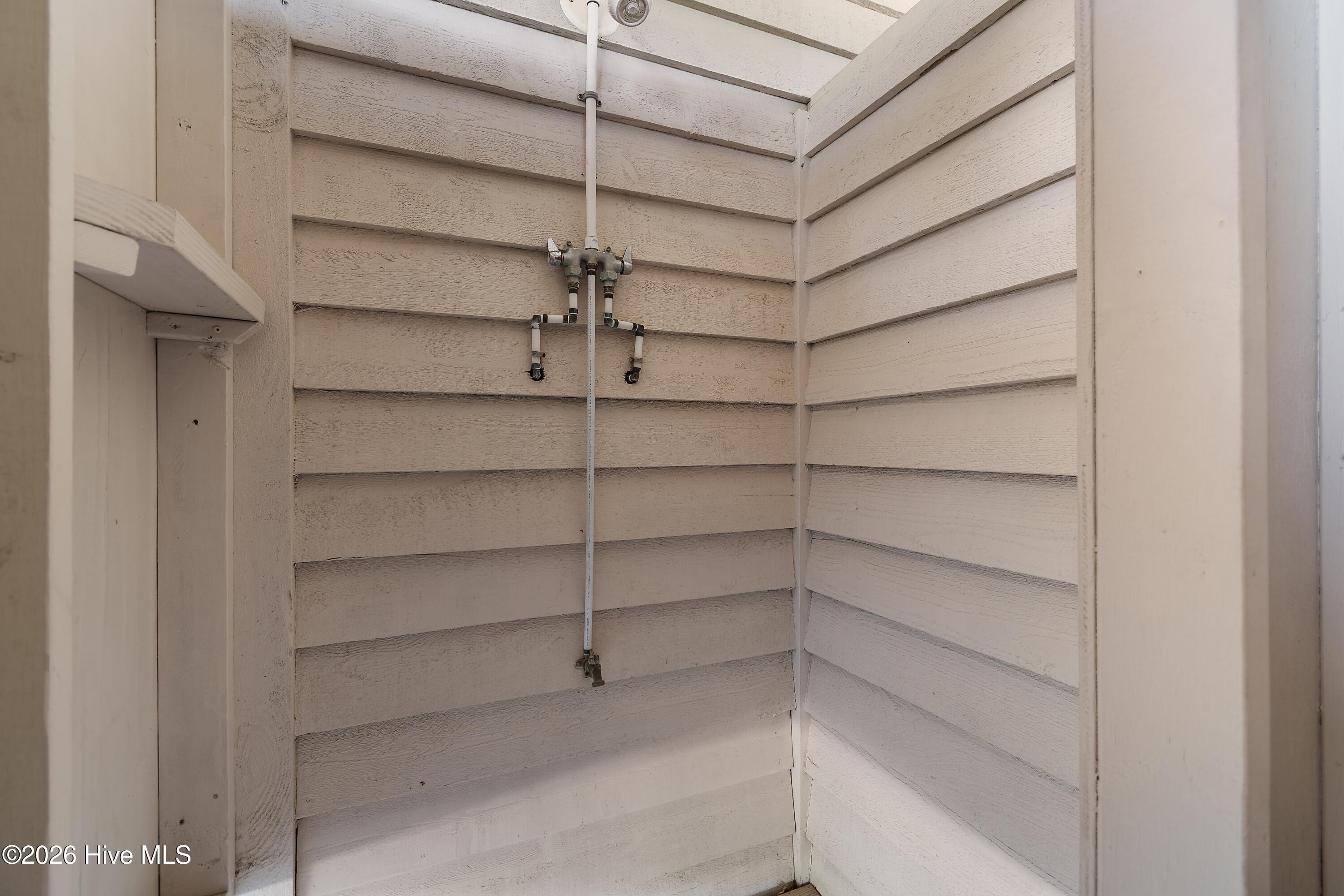 100553073 | Photo 46