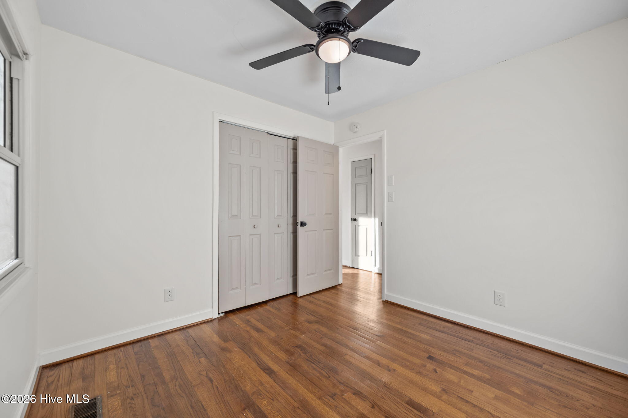 100548800 | Photo 25