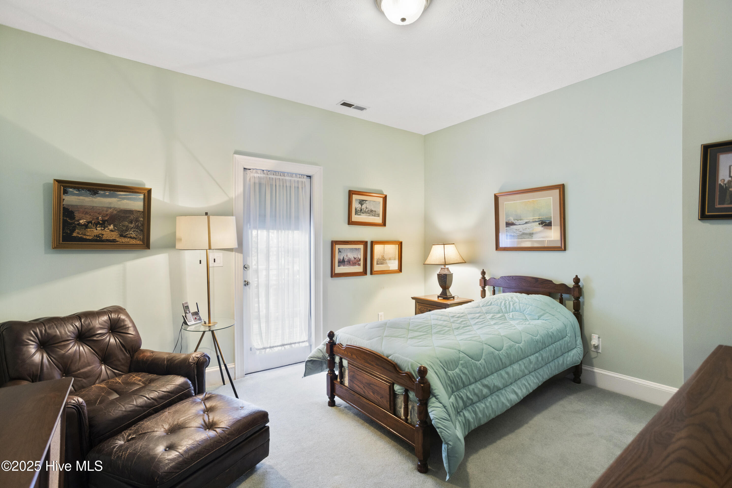 100550933 | Photo 30