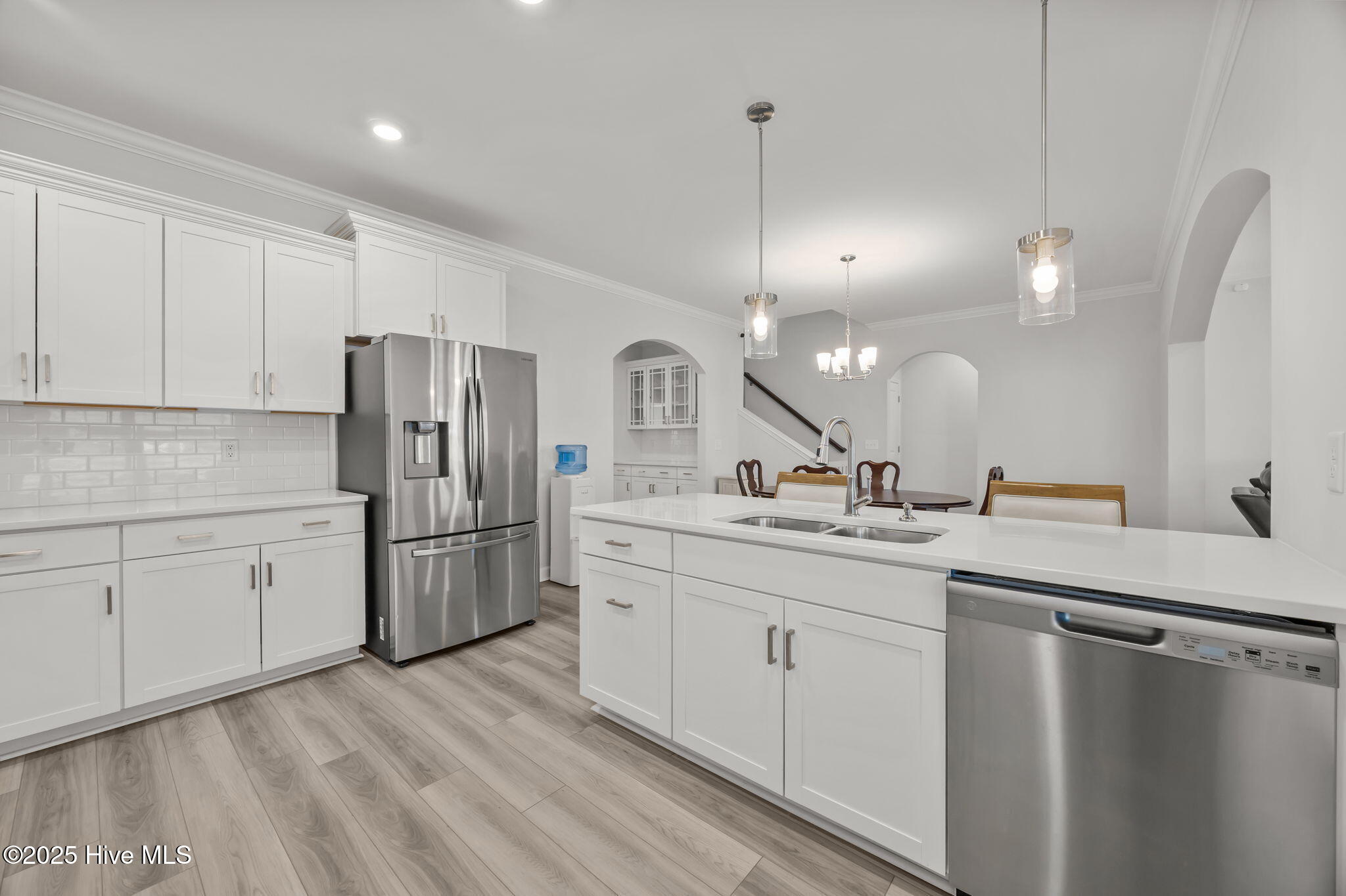 100542295 | Photo 24