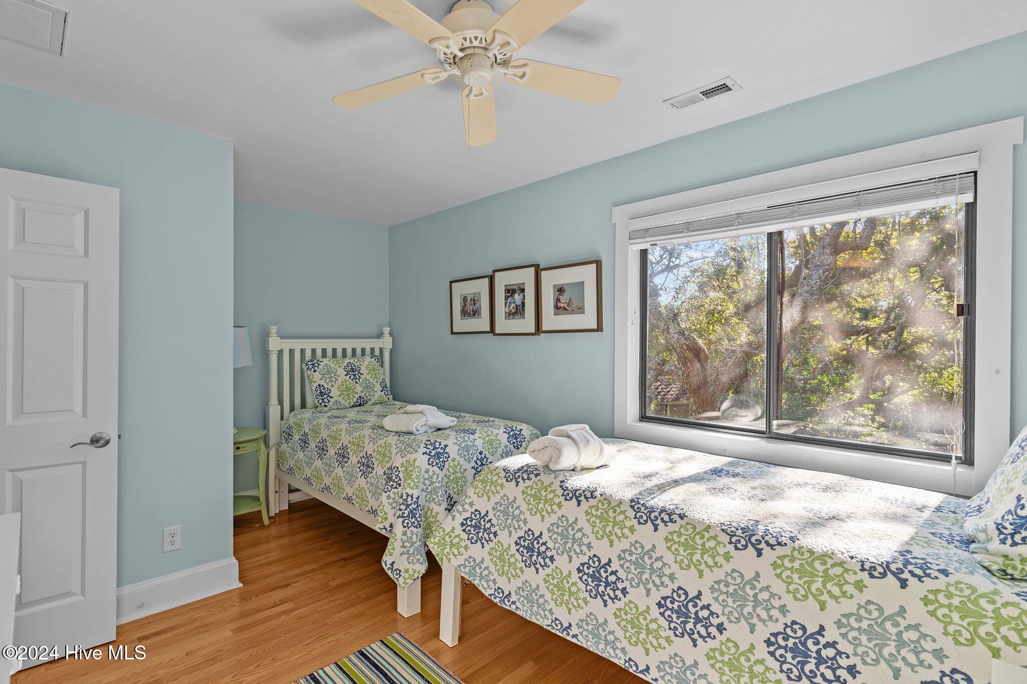 100477825 | Photo 37