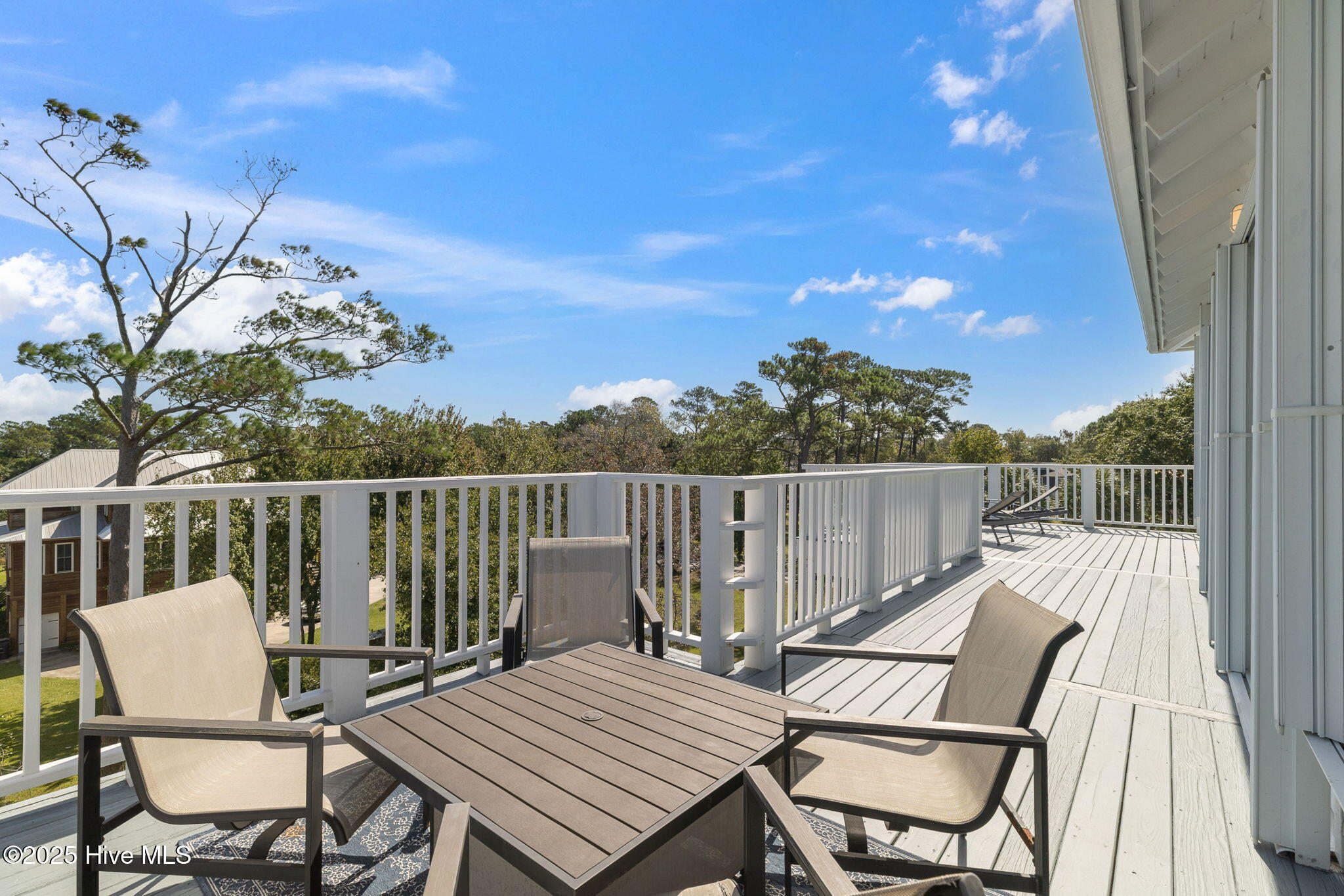 100548263 | Photo 34