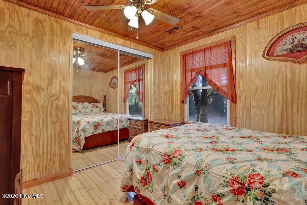 100560475 | Photo 12