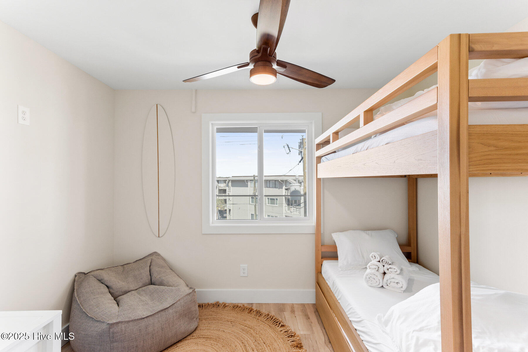 100503111 | Photo 22