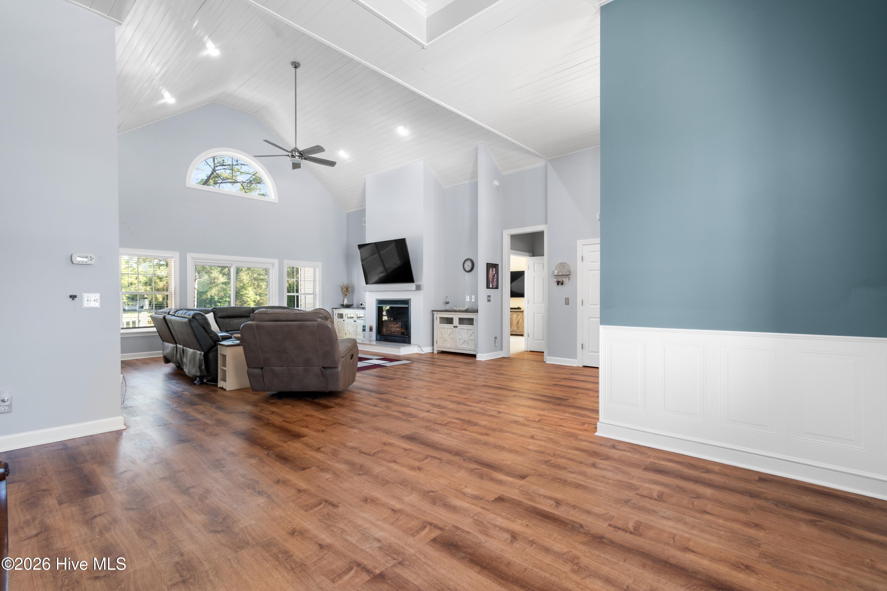 100564906 | Photo 14