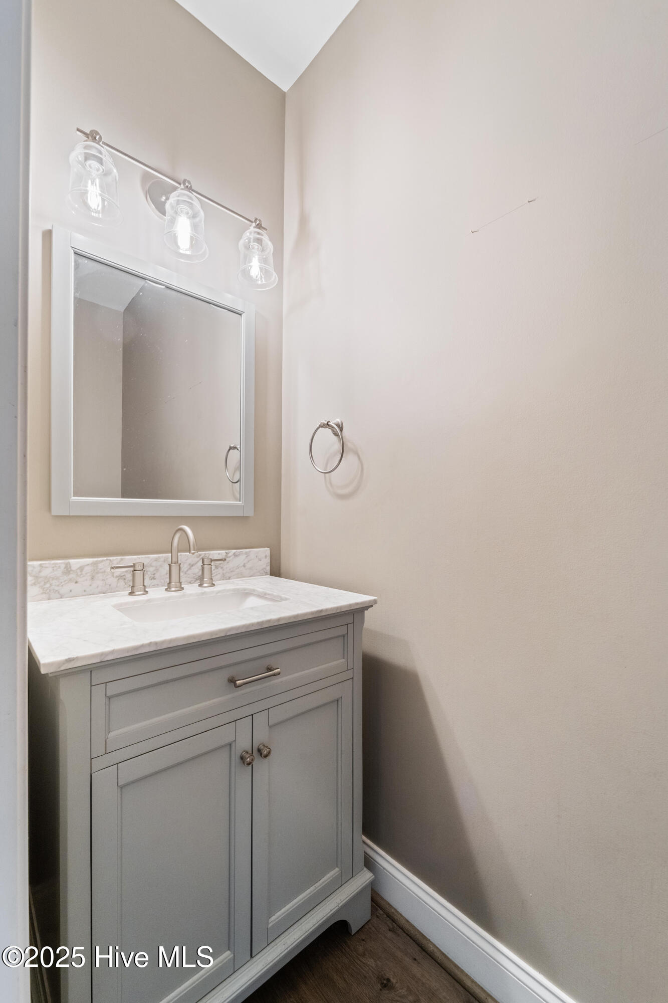 100544127 | Photo 43