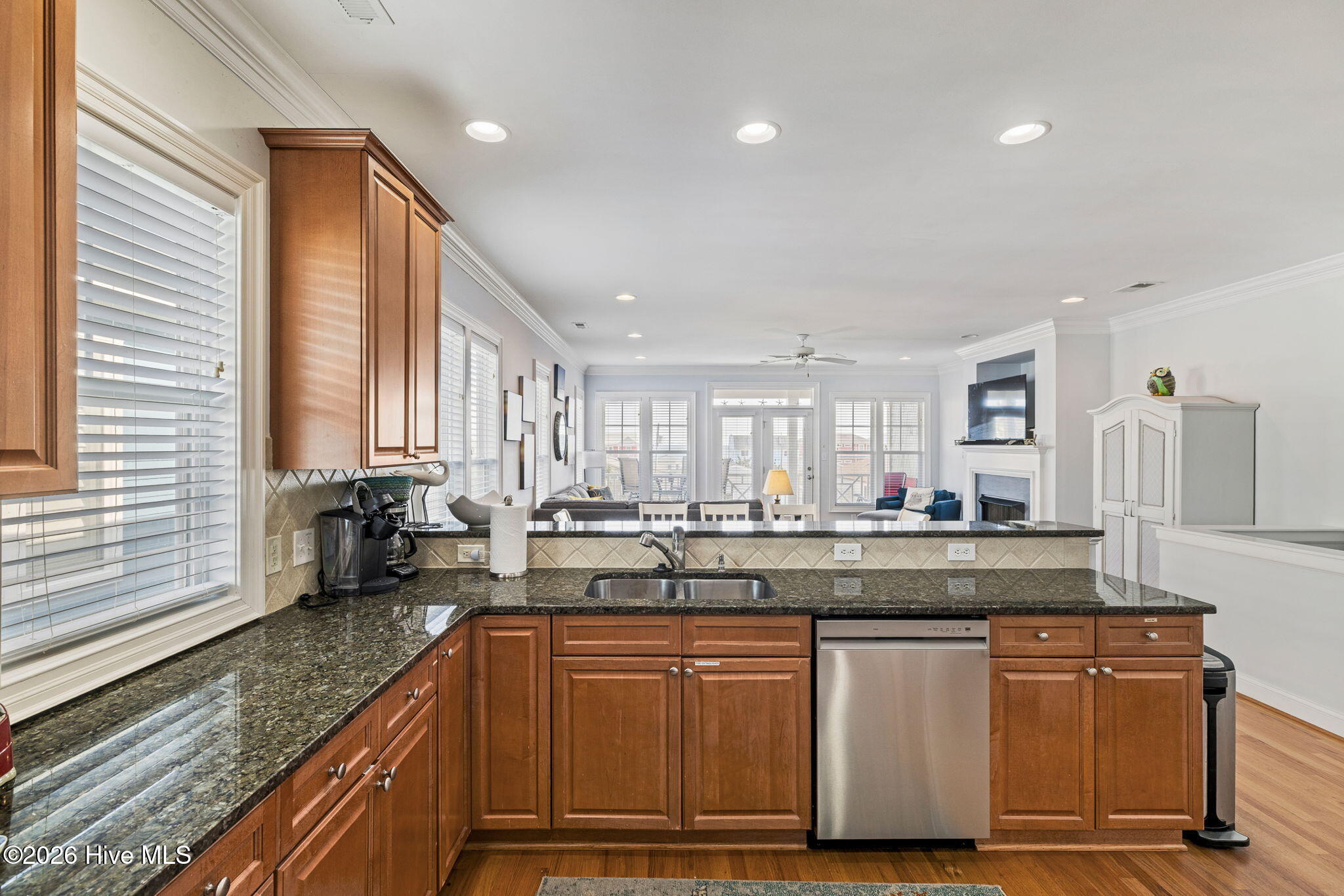 100551653 | Photo 19