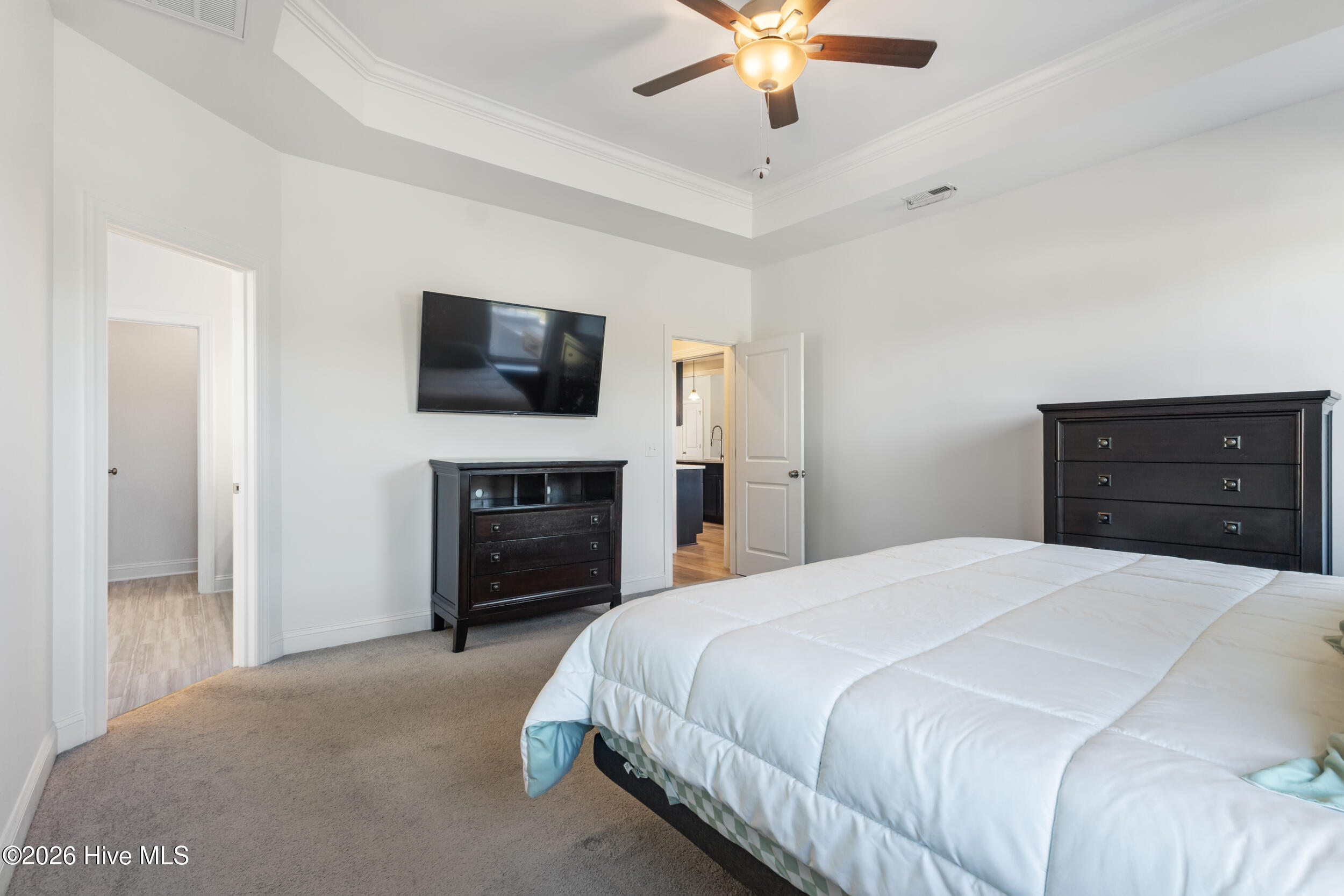 100569391 | Photo 23