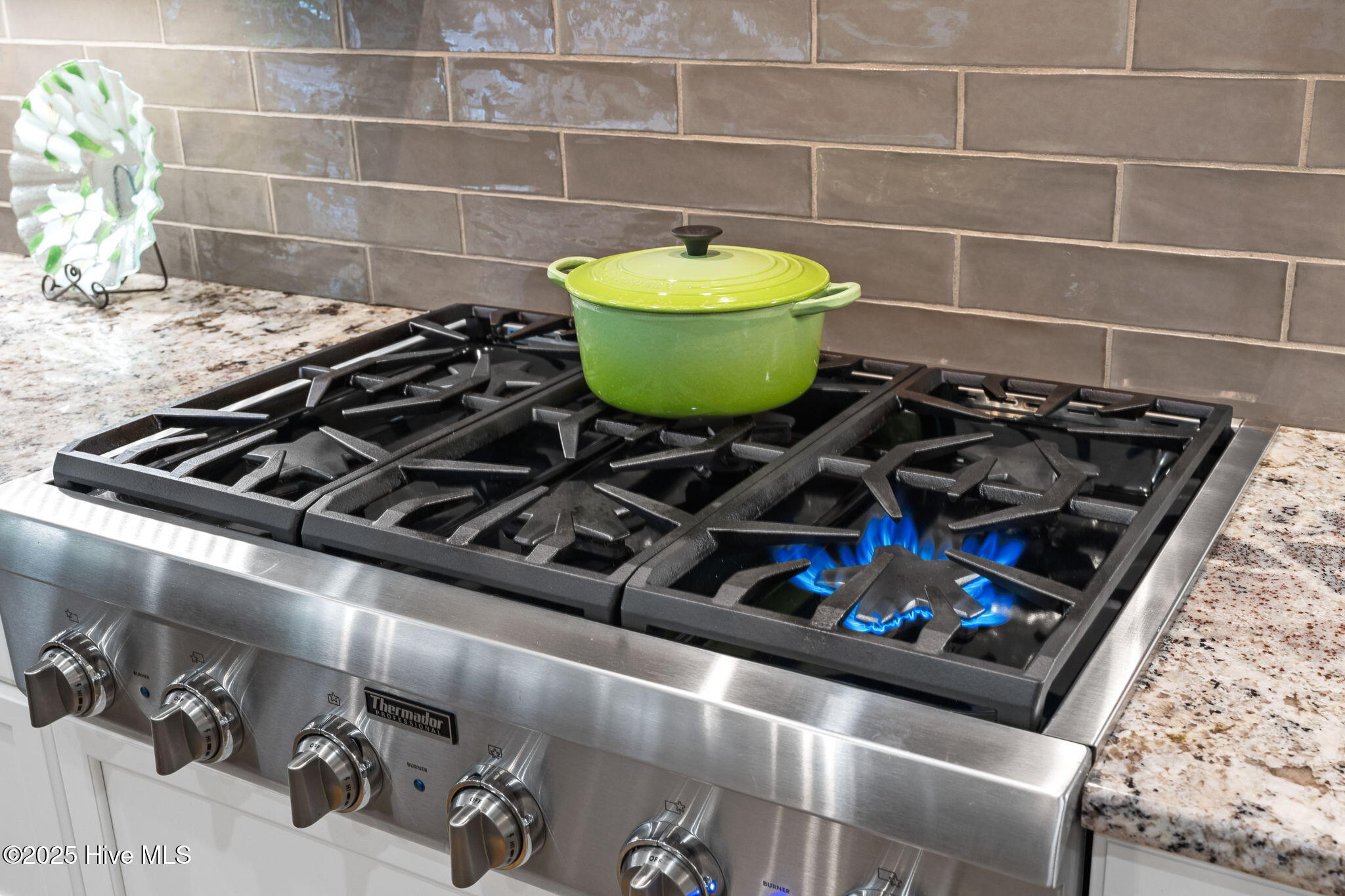 100562401 | Photo 34