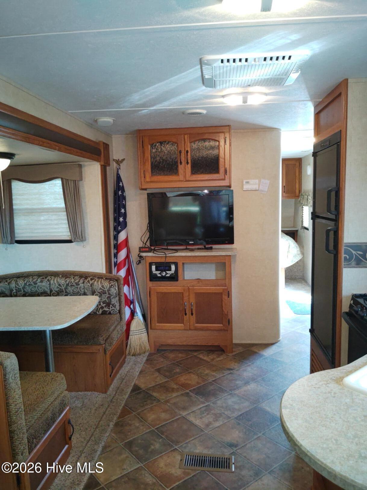 100567863 | Photo 20