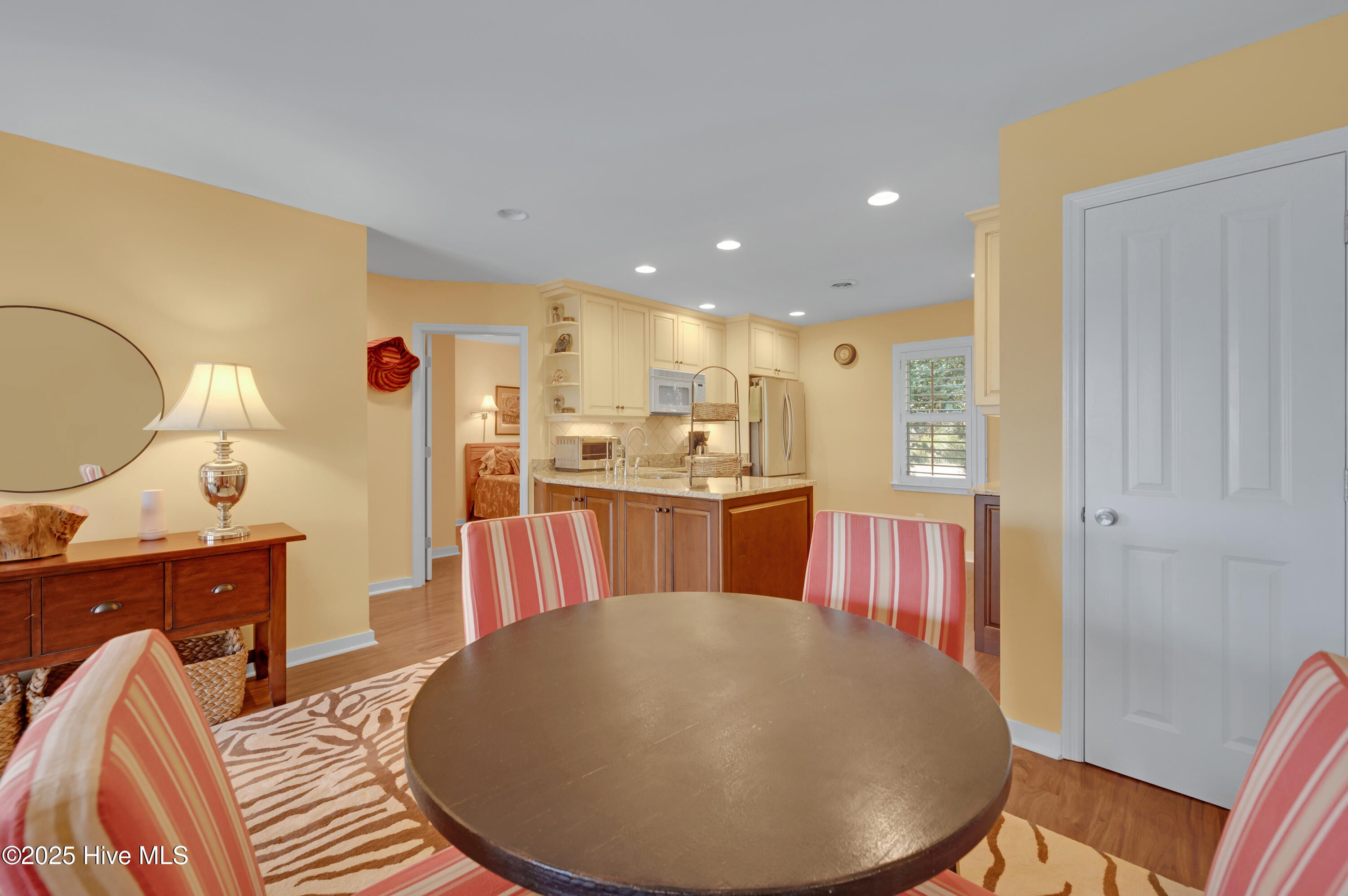 100498545 | Photo 82