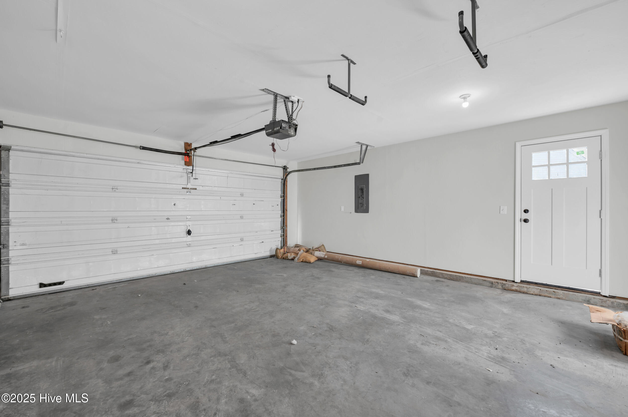 100540827 | Photo 37