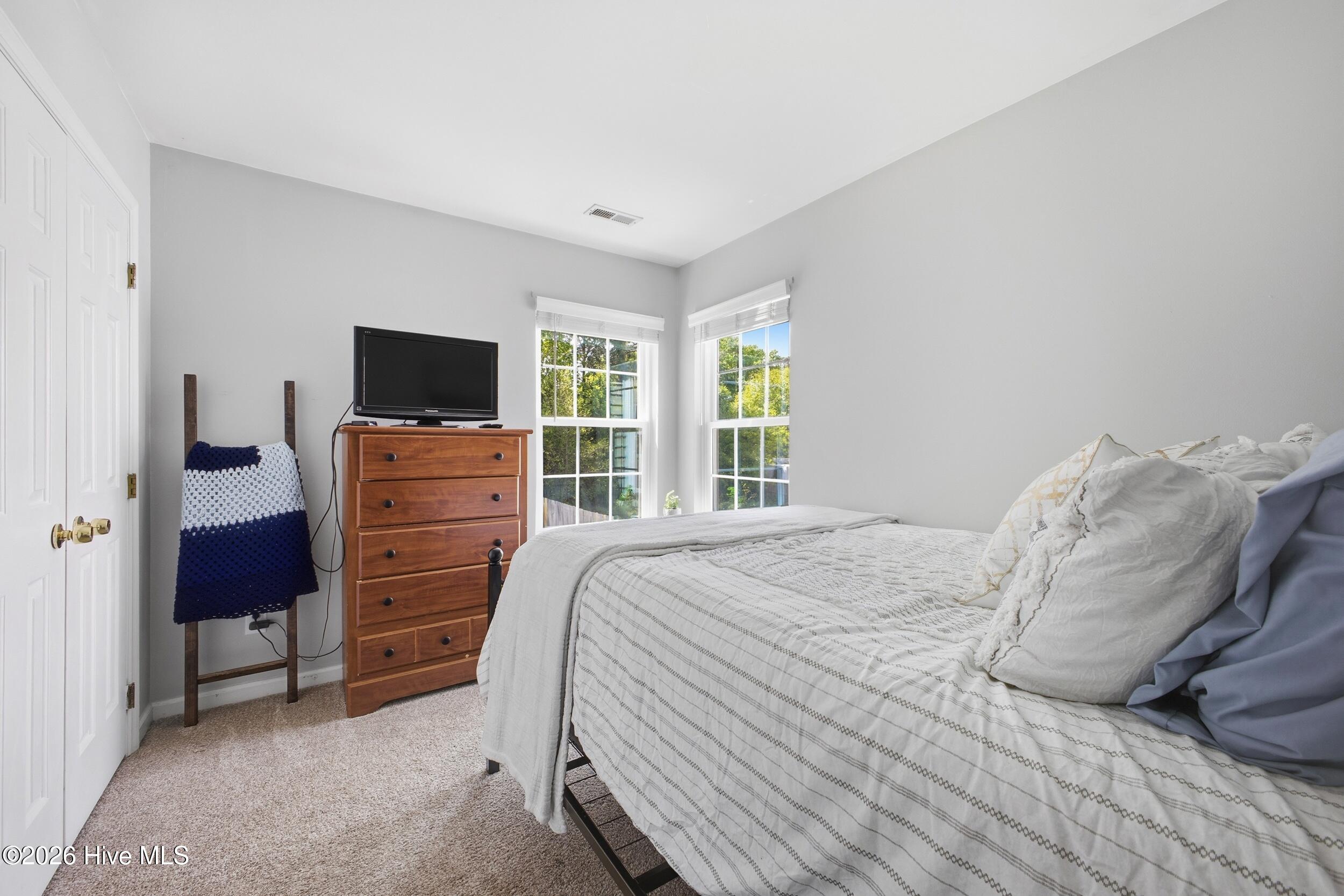 100565857 | Photo 25