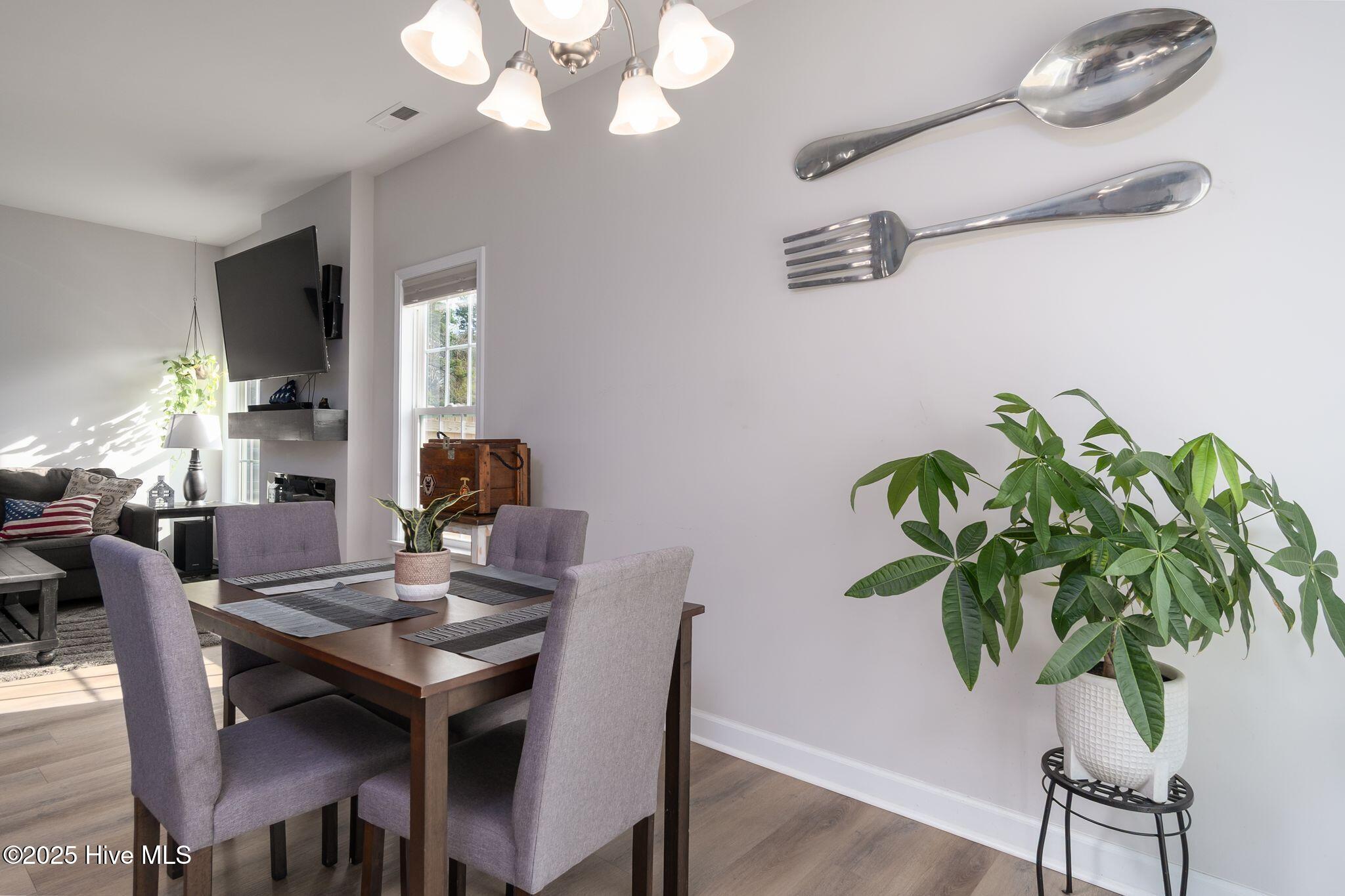 100543610 | Photo 10