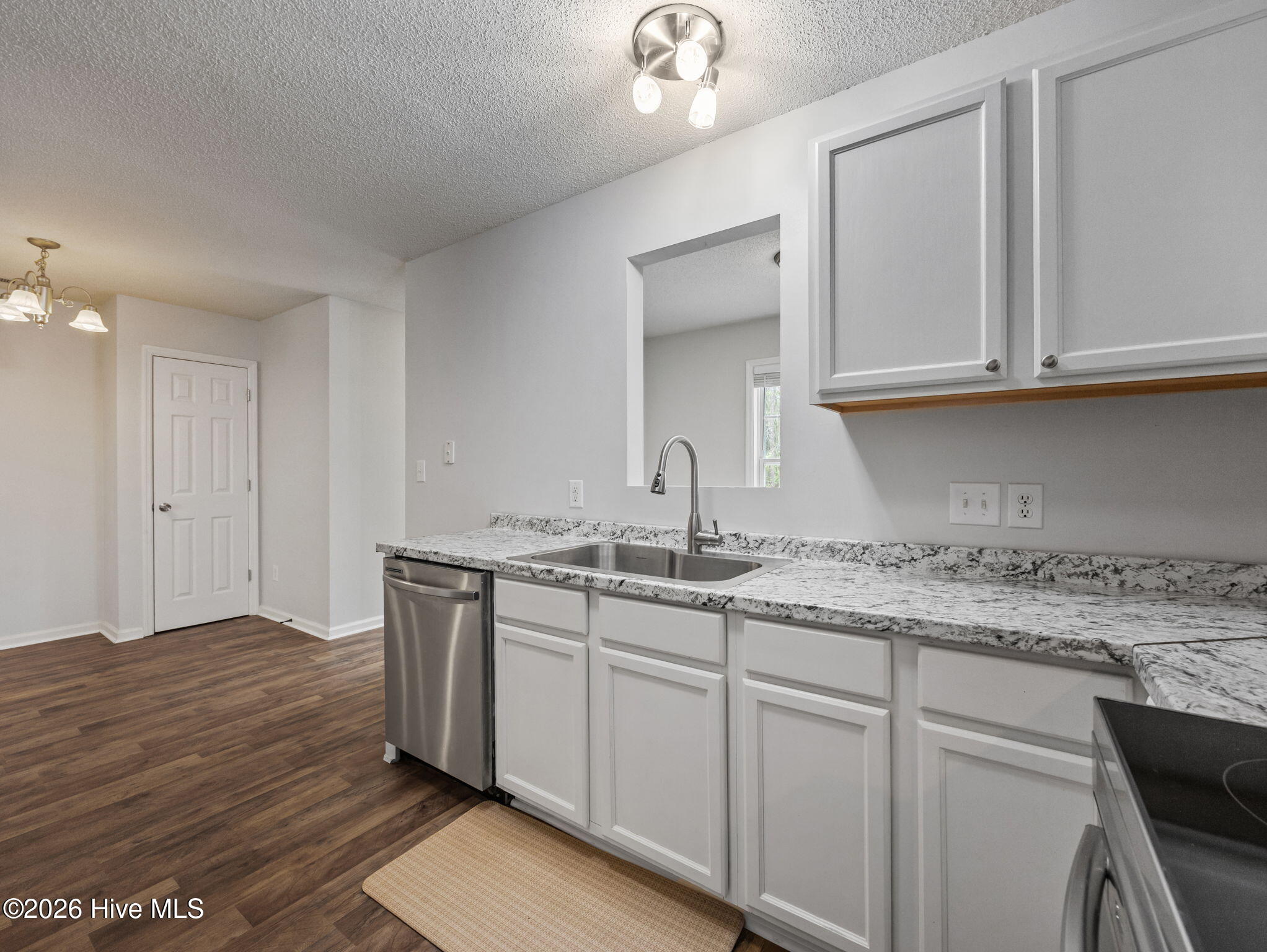 100565489 | Photo 12