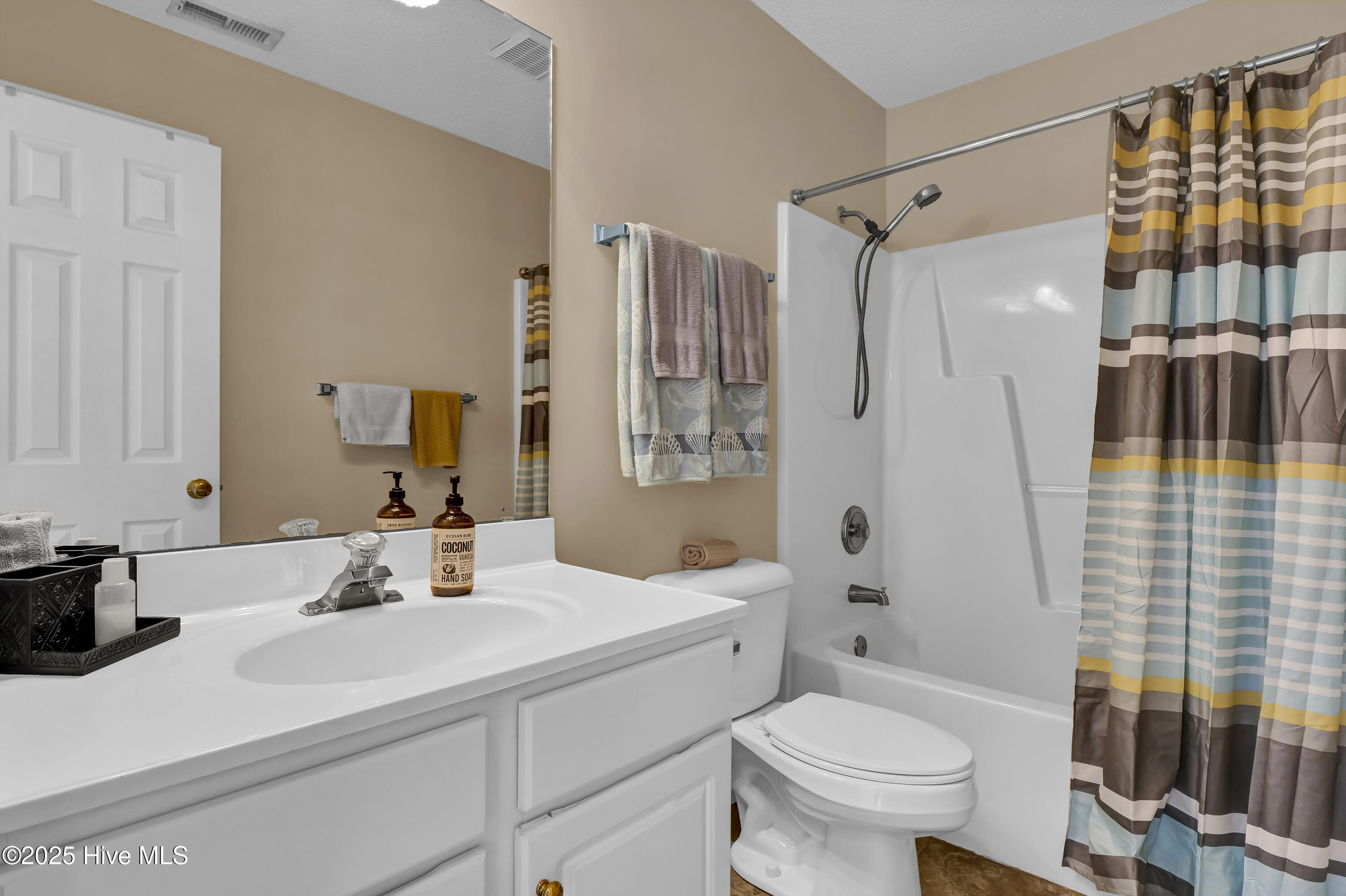 100519477 | Photo 18