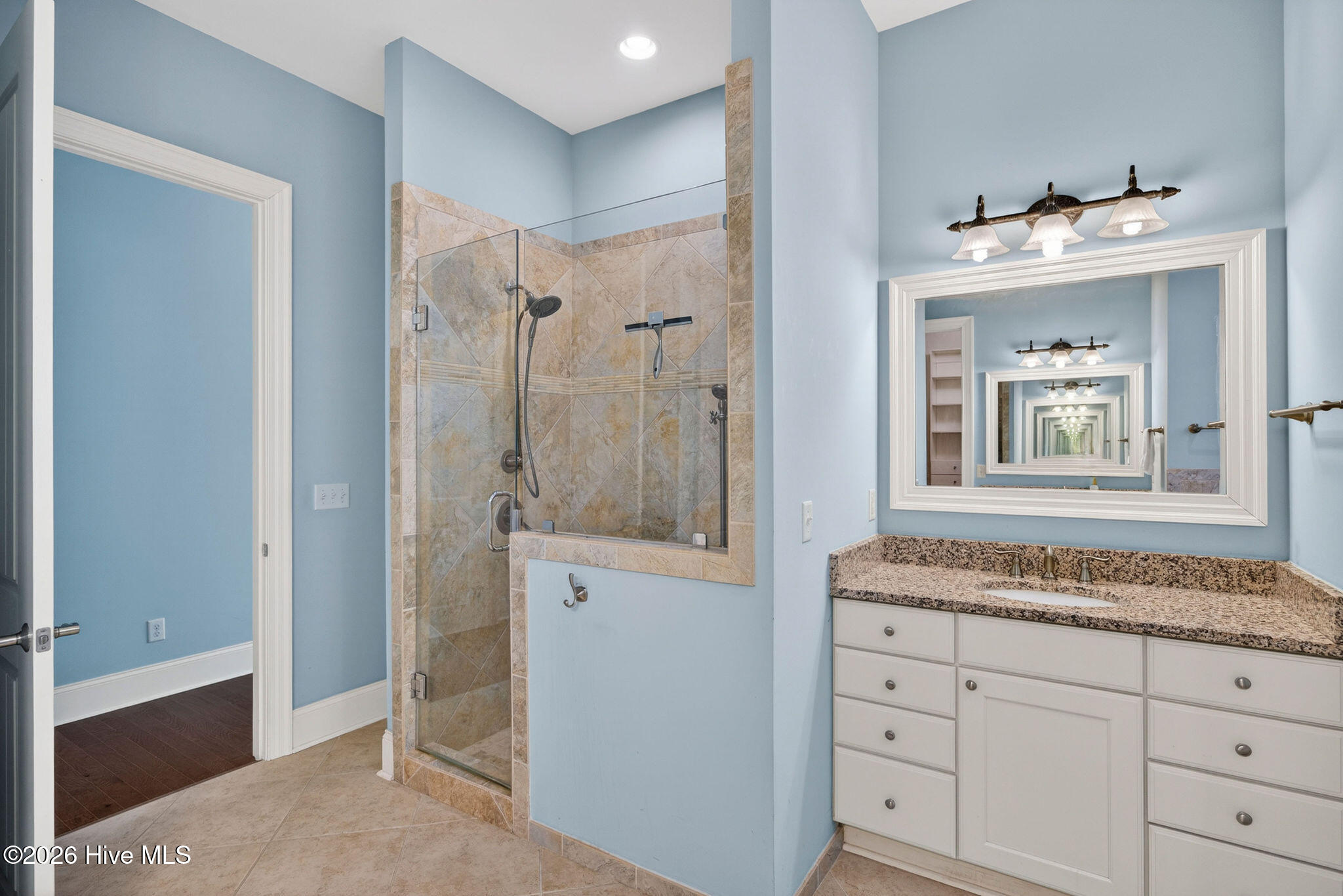 100566414 | Photo 43