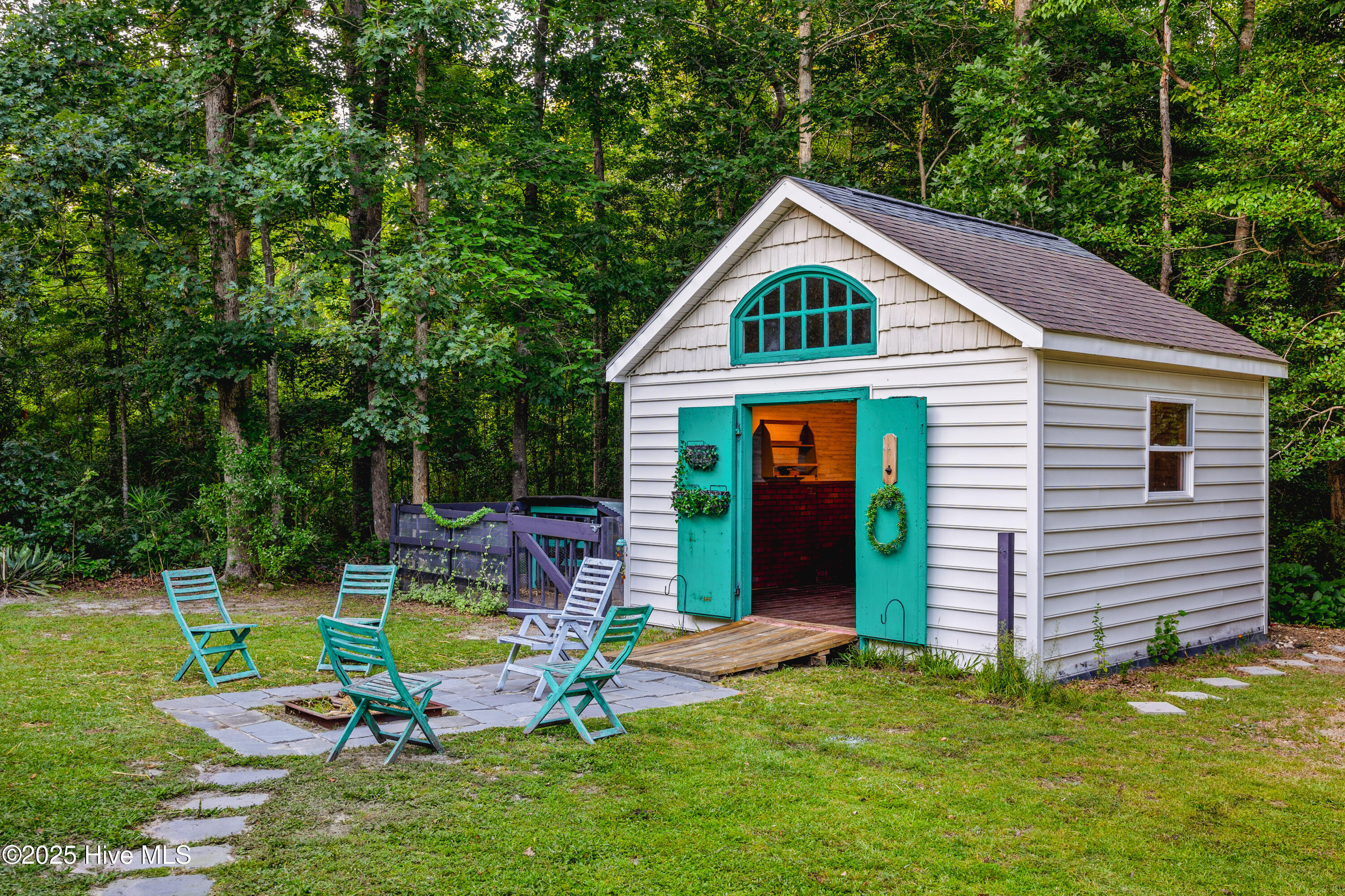 100520720 | Photo 36