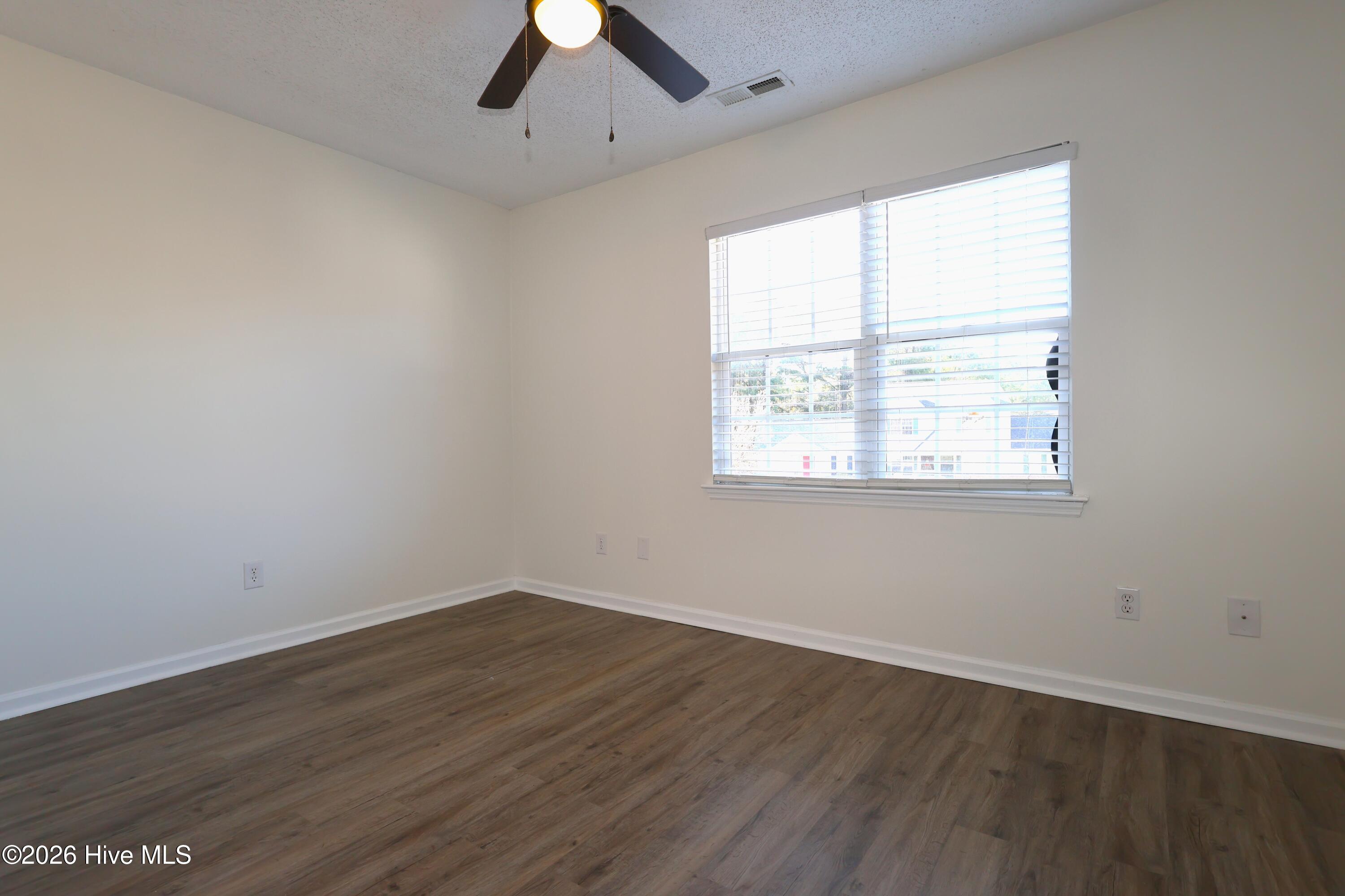 100547639 | Photo 13