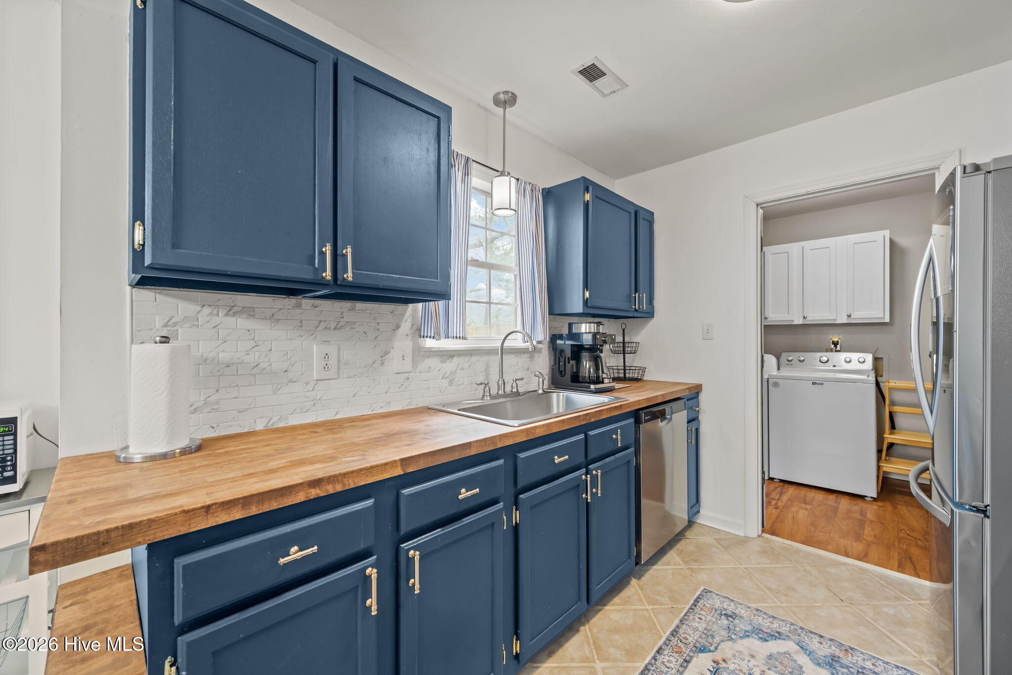 100558833 | Photo 18