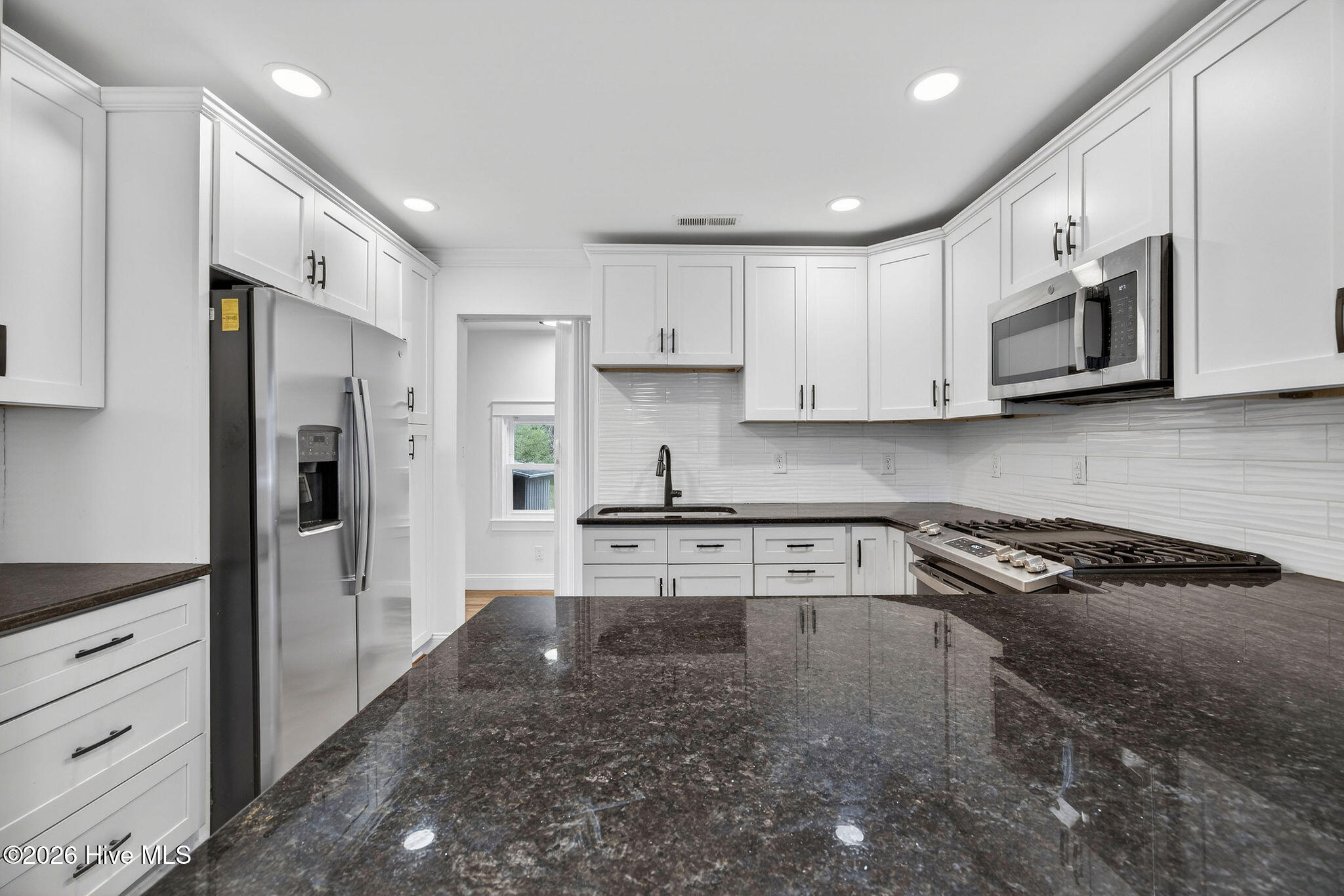 100549364 | Photo 15