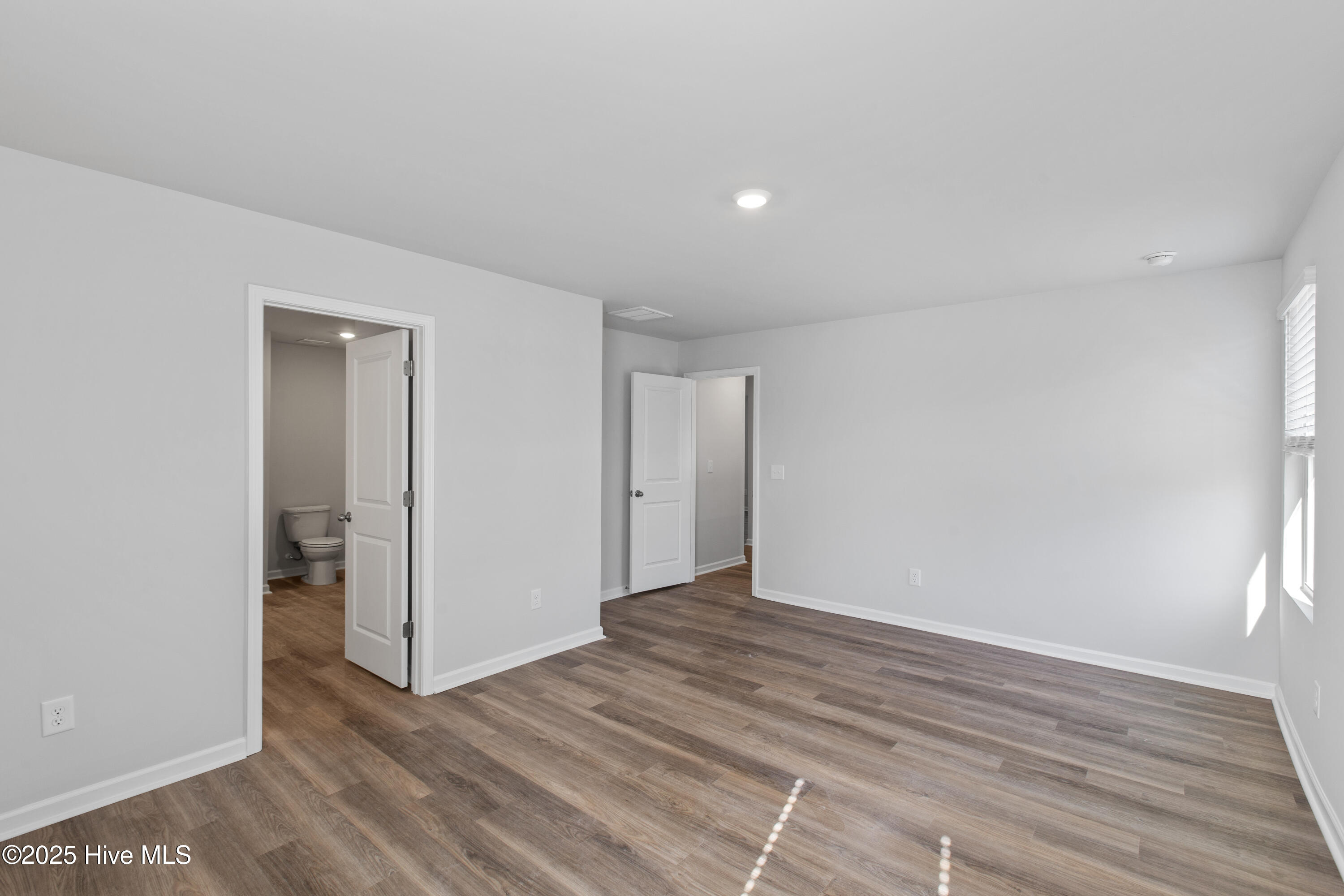 100525088 | Photo 13