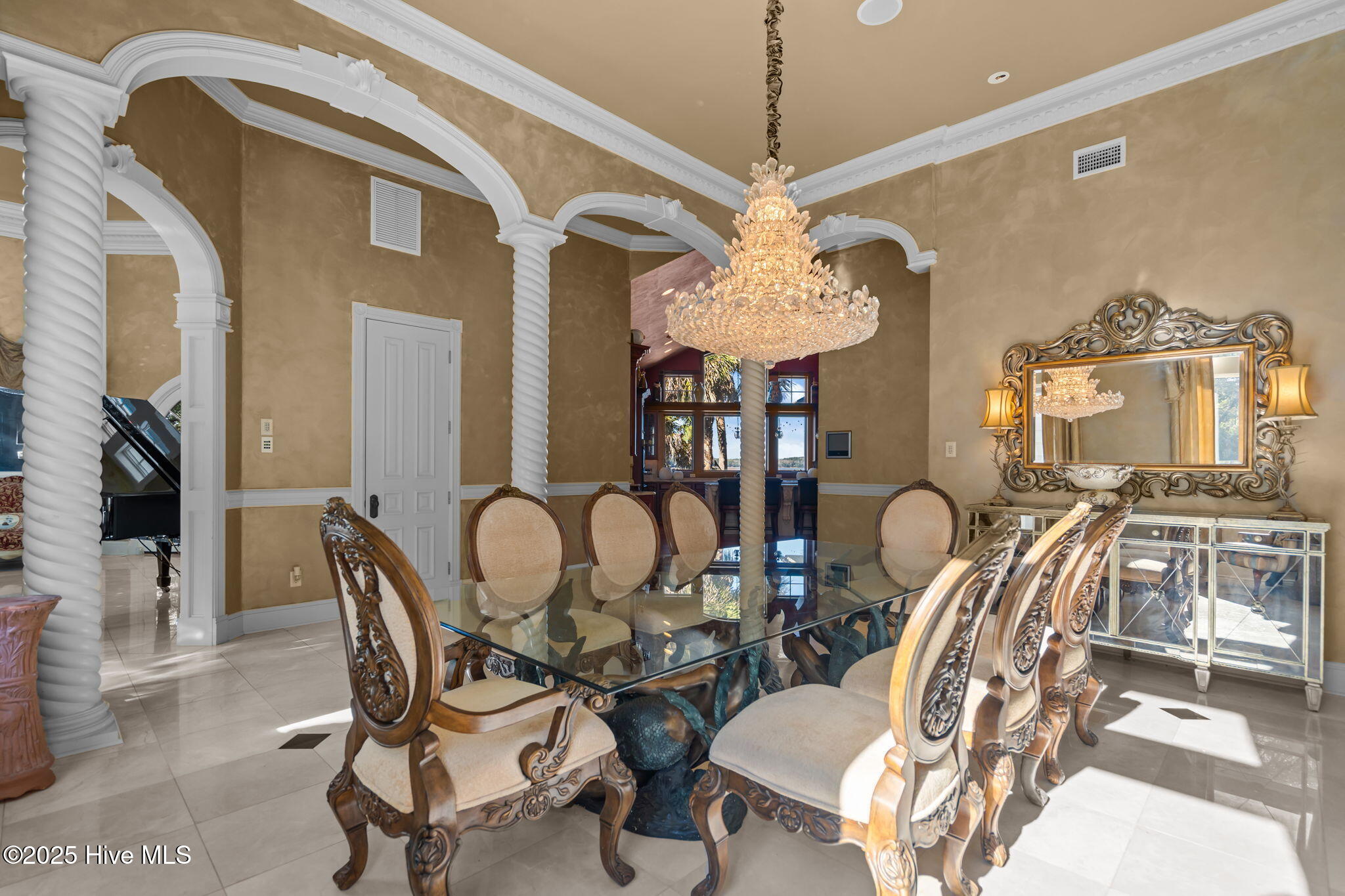 100547936 | Photo 16