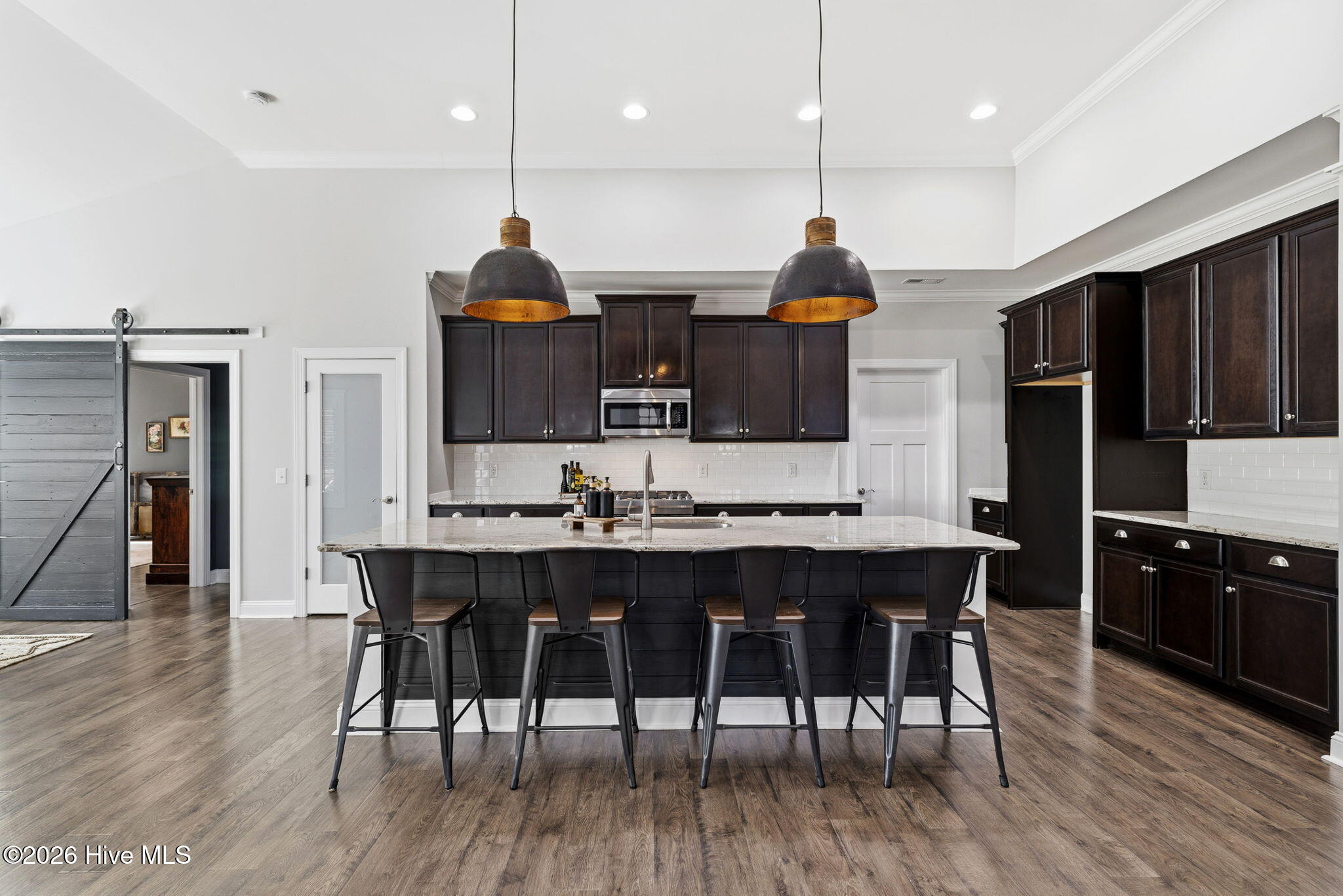 100565702 | Photo 12