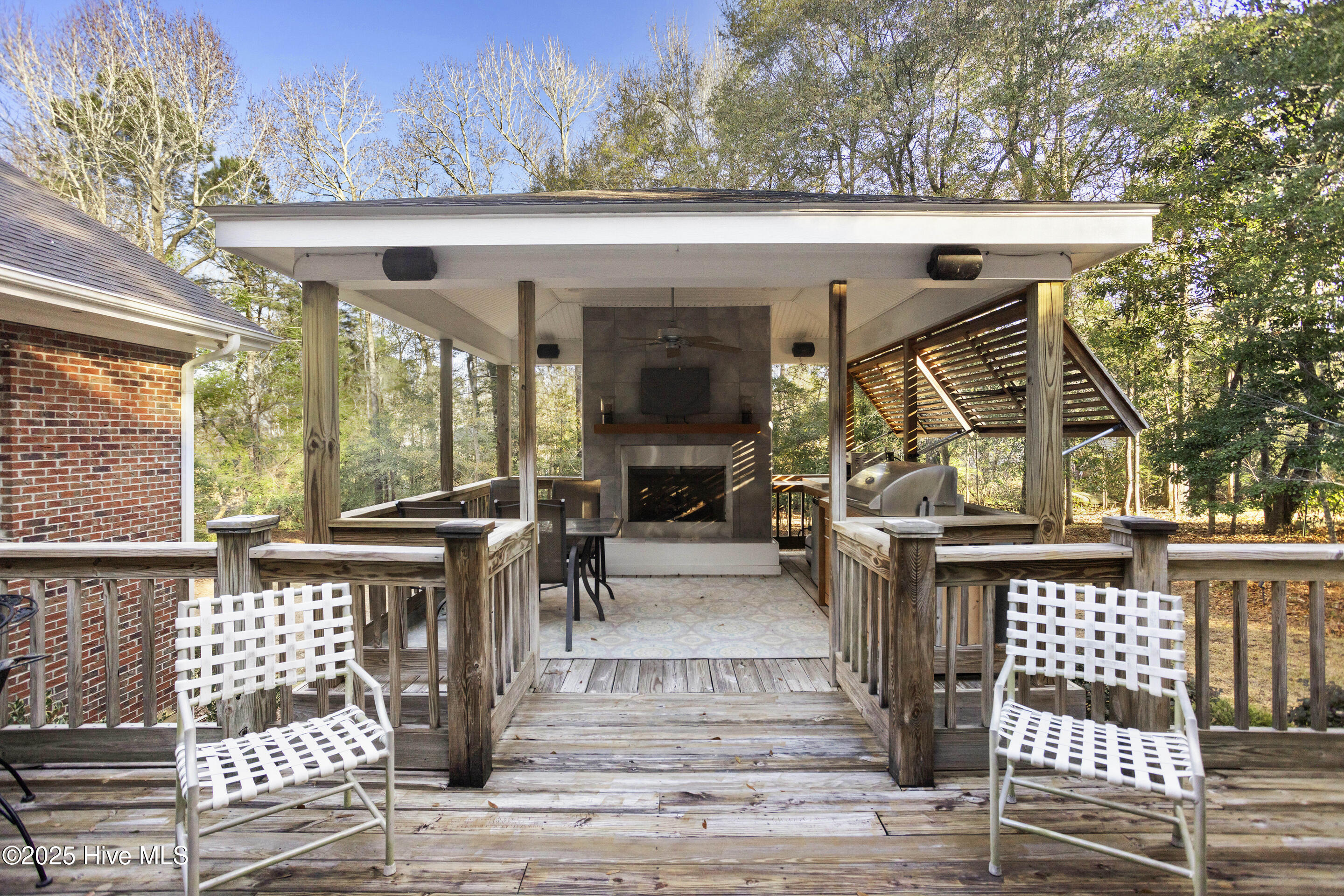 100550933 | Photo 33