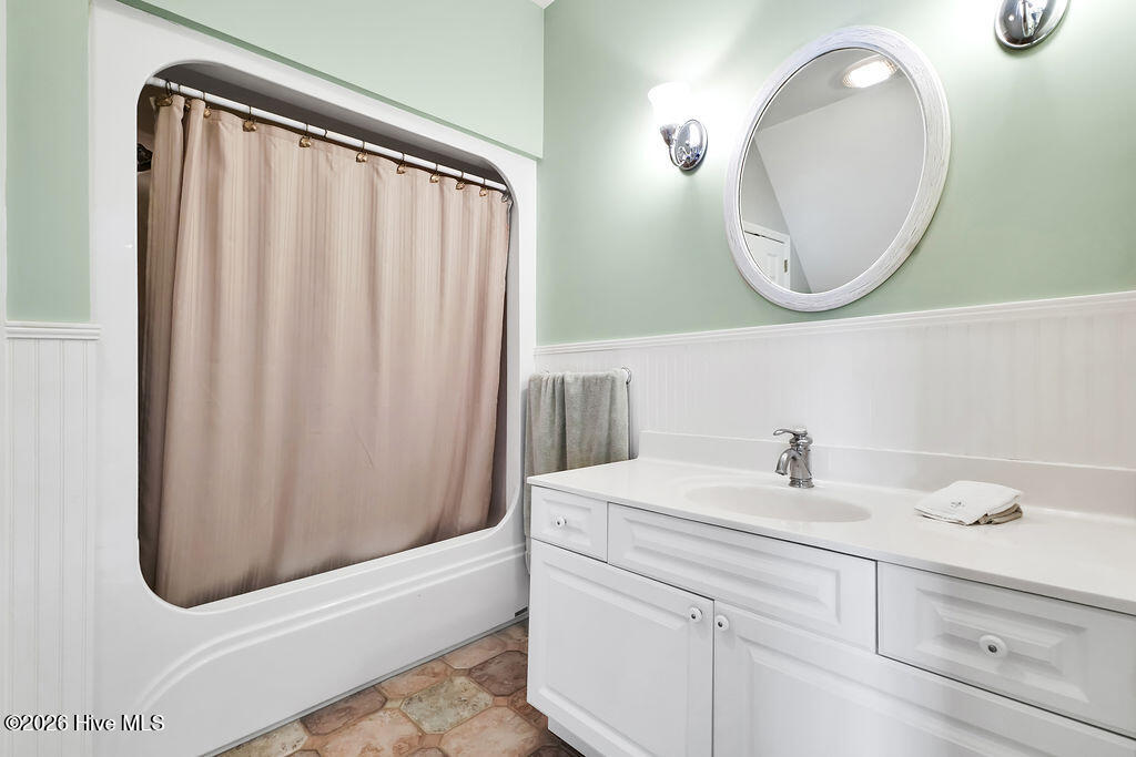 100564190 | Photo 54