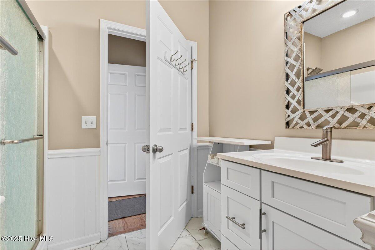 100543410 | Photo 57