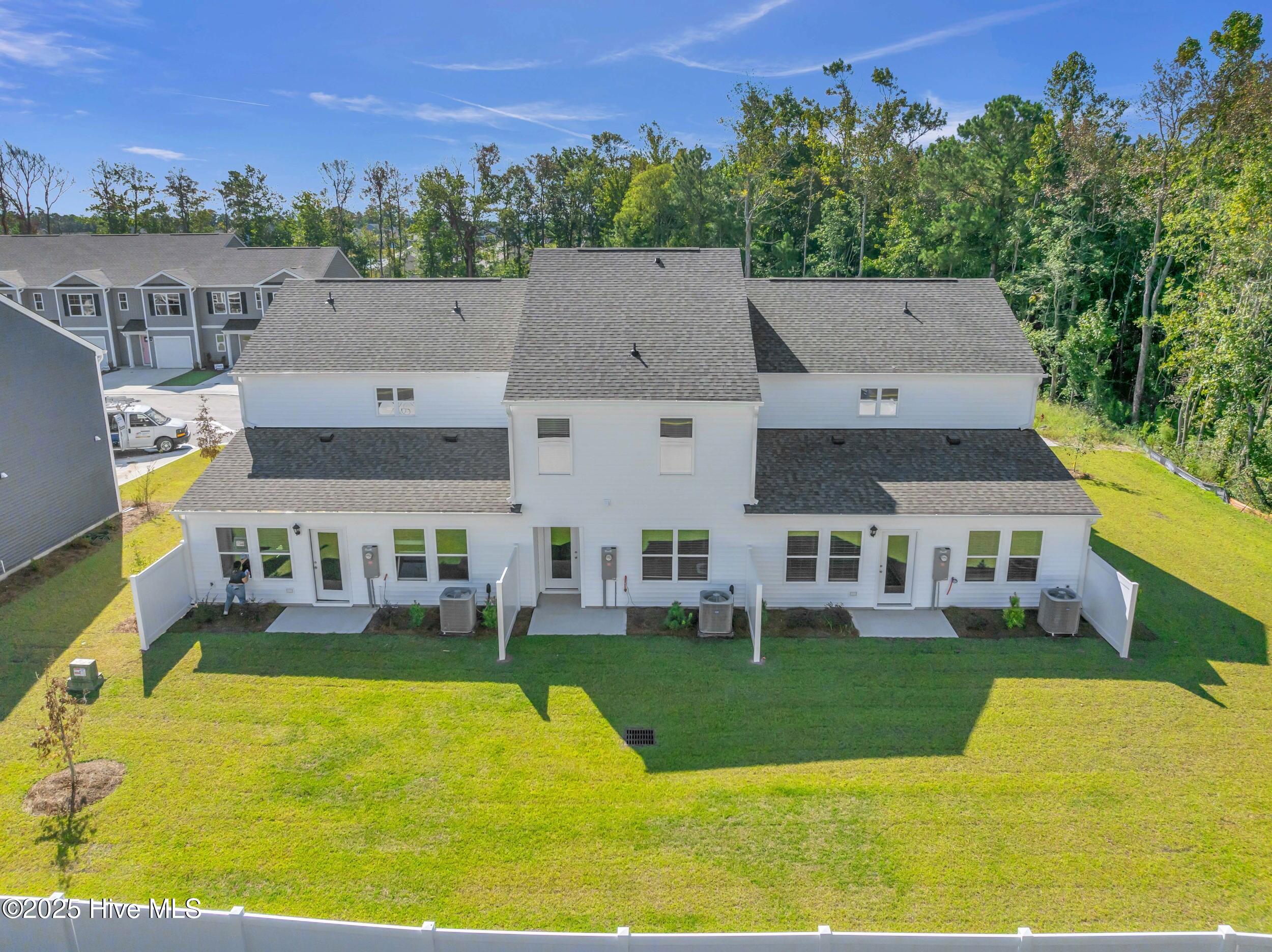 100539430 | Photo 32