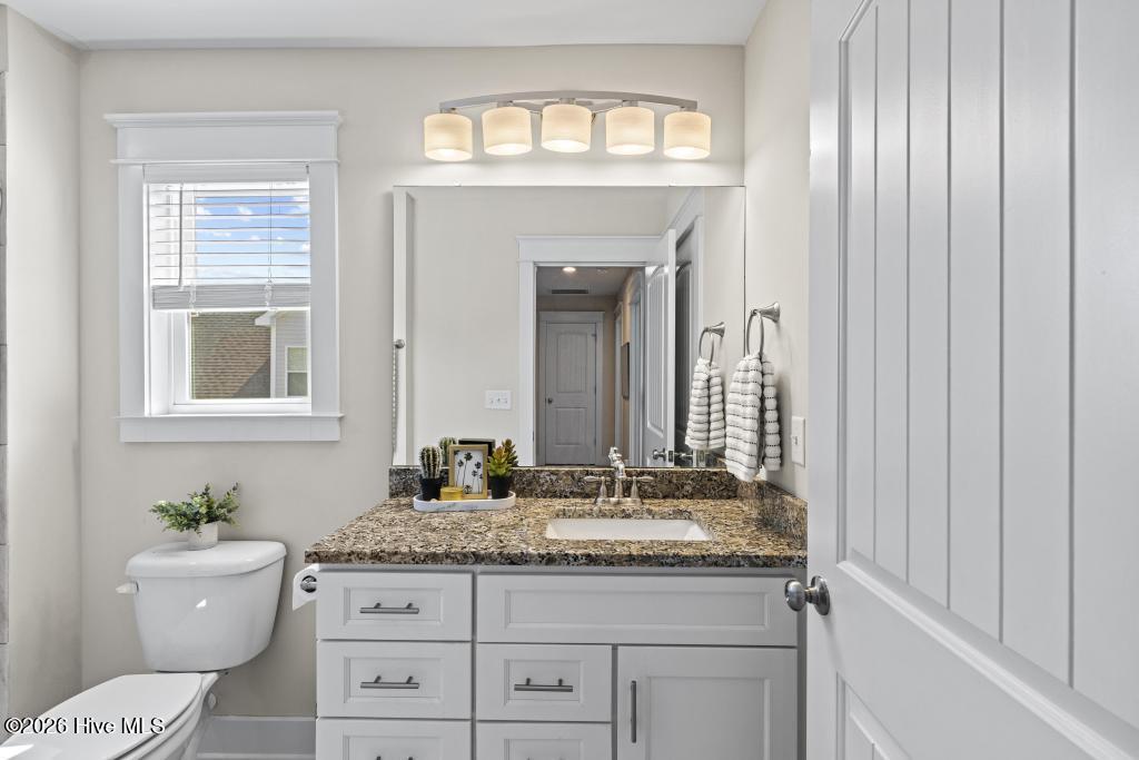 100560208 | Photo 30