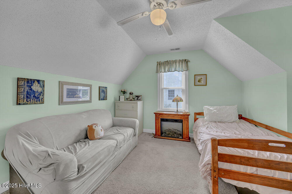 100537017 | Photo 23