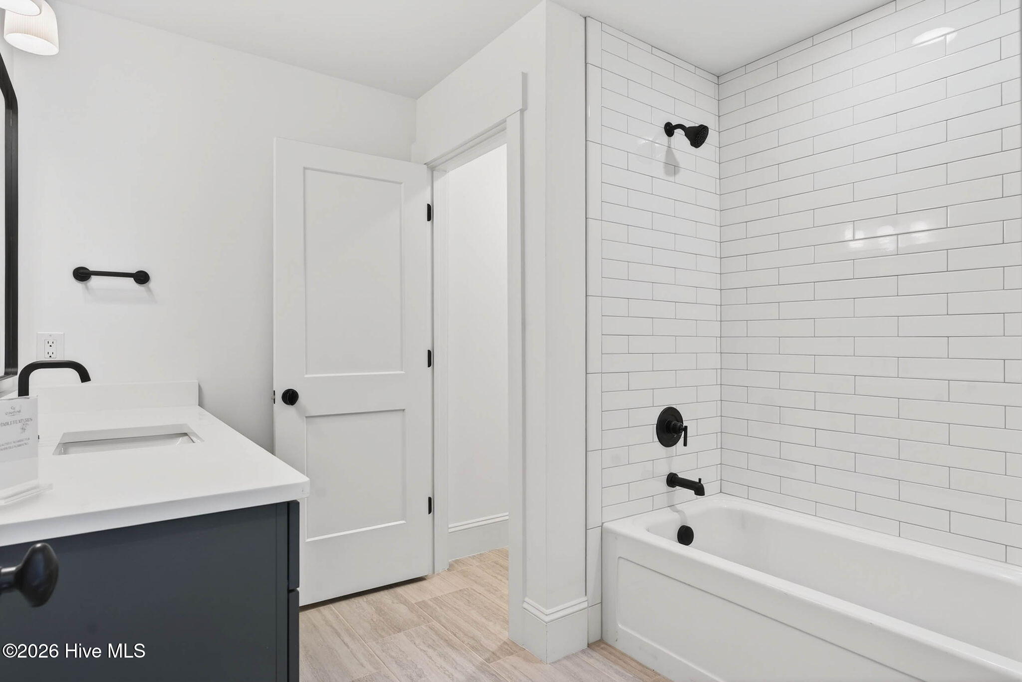 100531409 | Photo 11