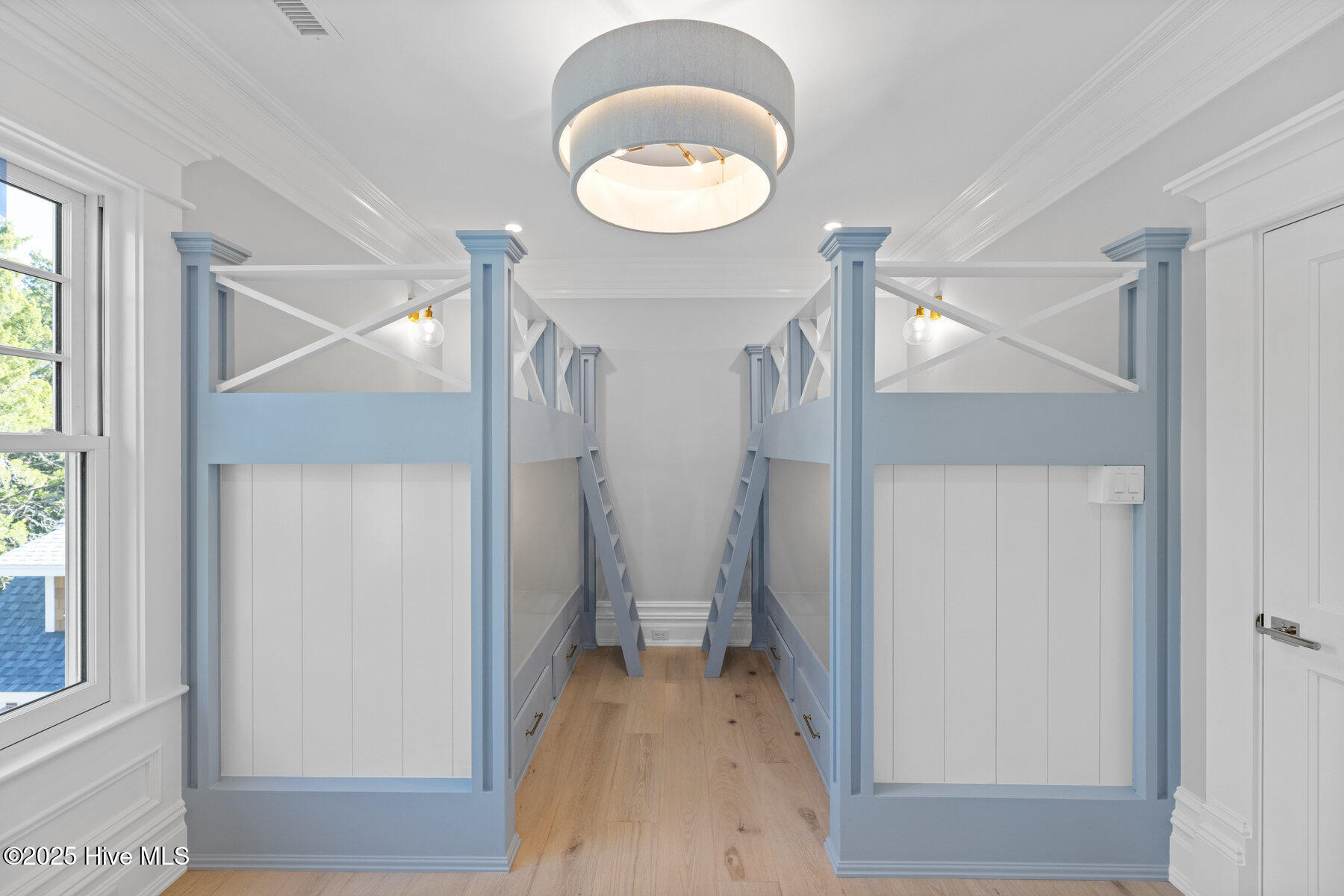 100401243 | Photo 60