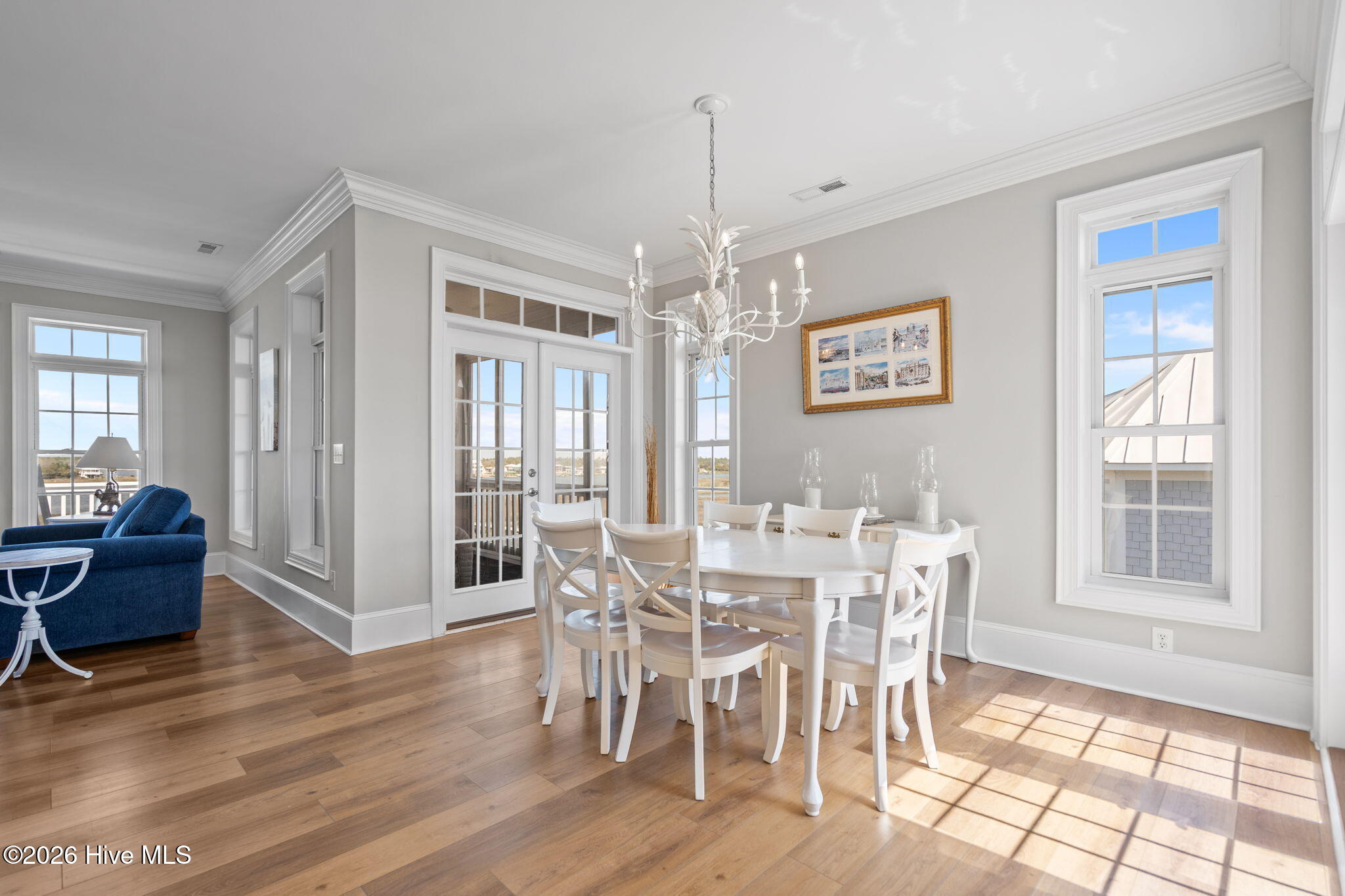 100564459 | Photo 43