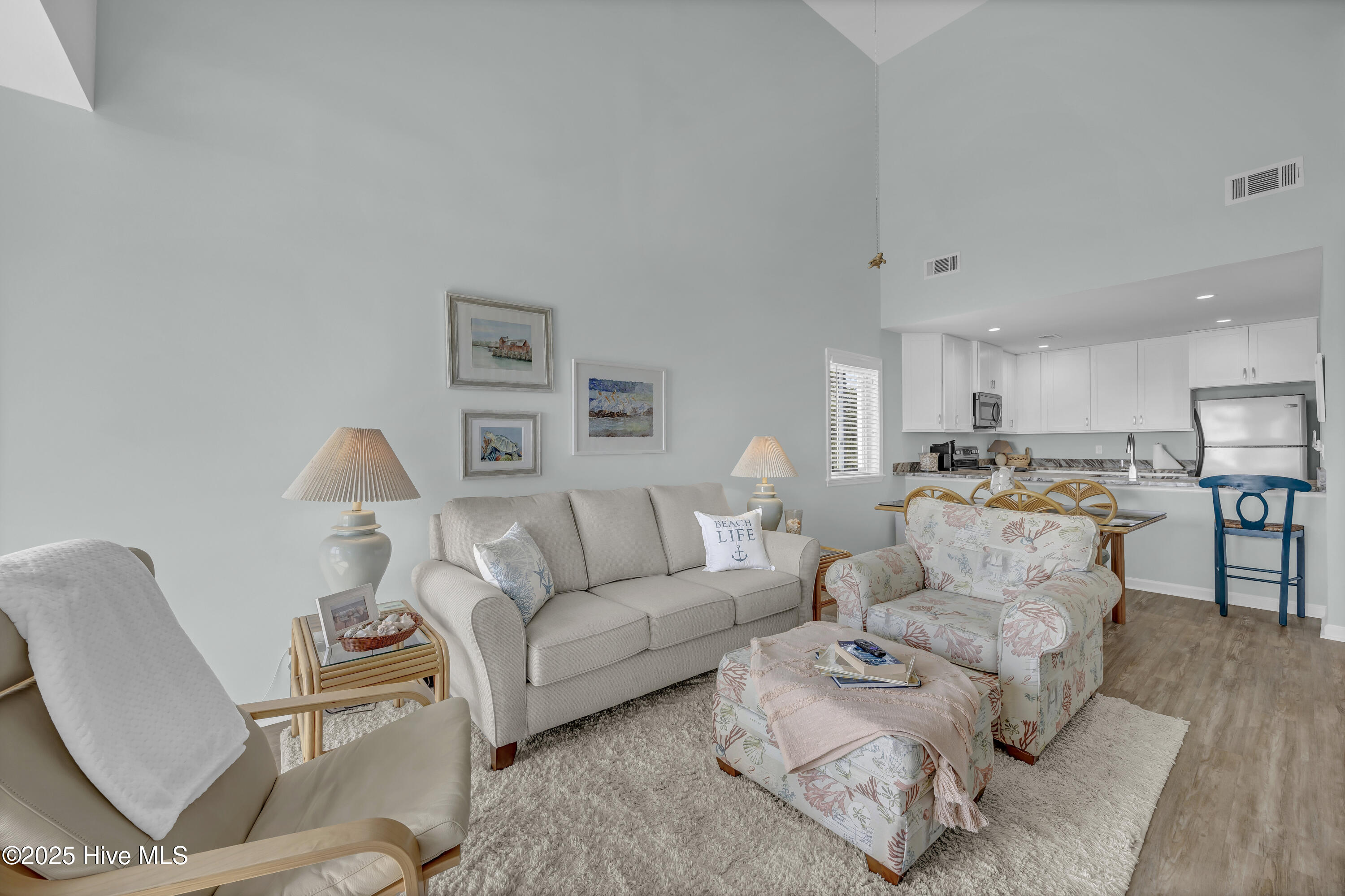 100533444 | Photo 10