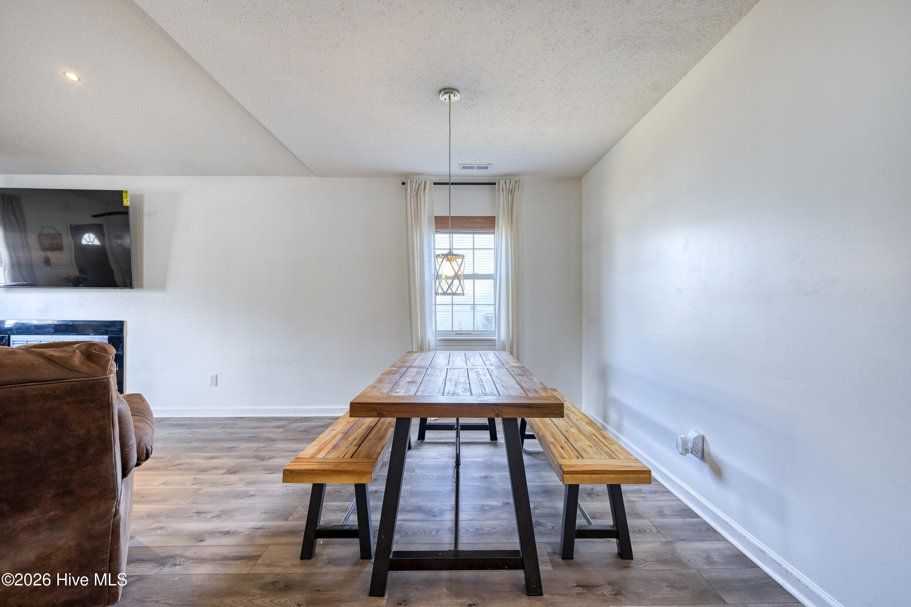 100548302 | Photo 10